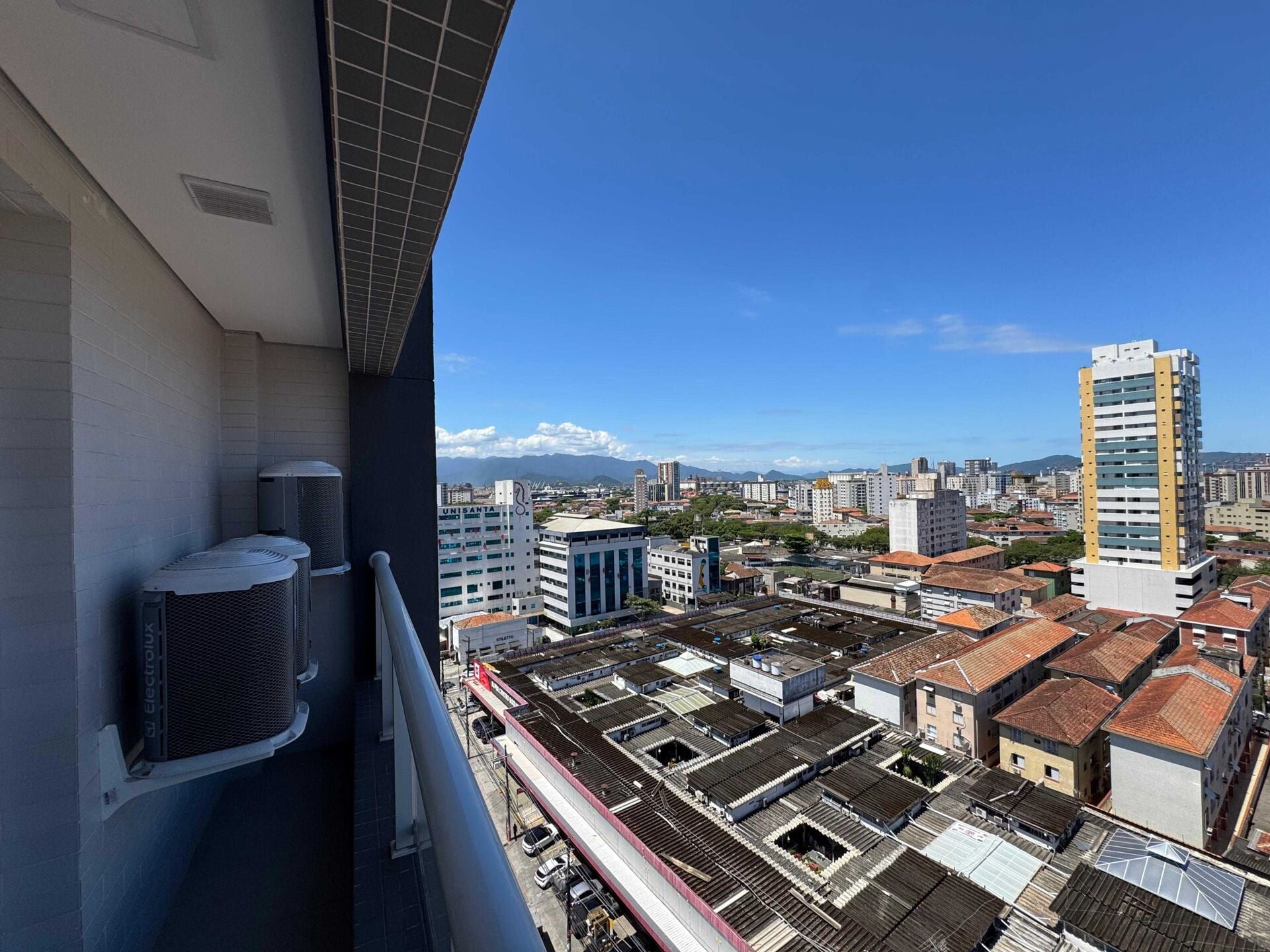 Apartamento alto padrão 121 · 2 dorm. — Varanda