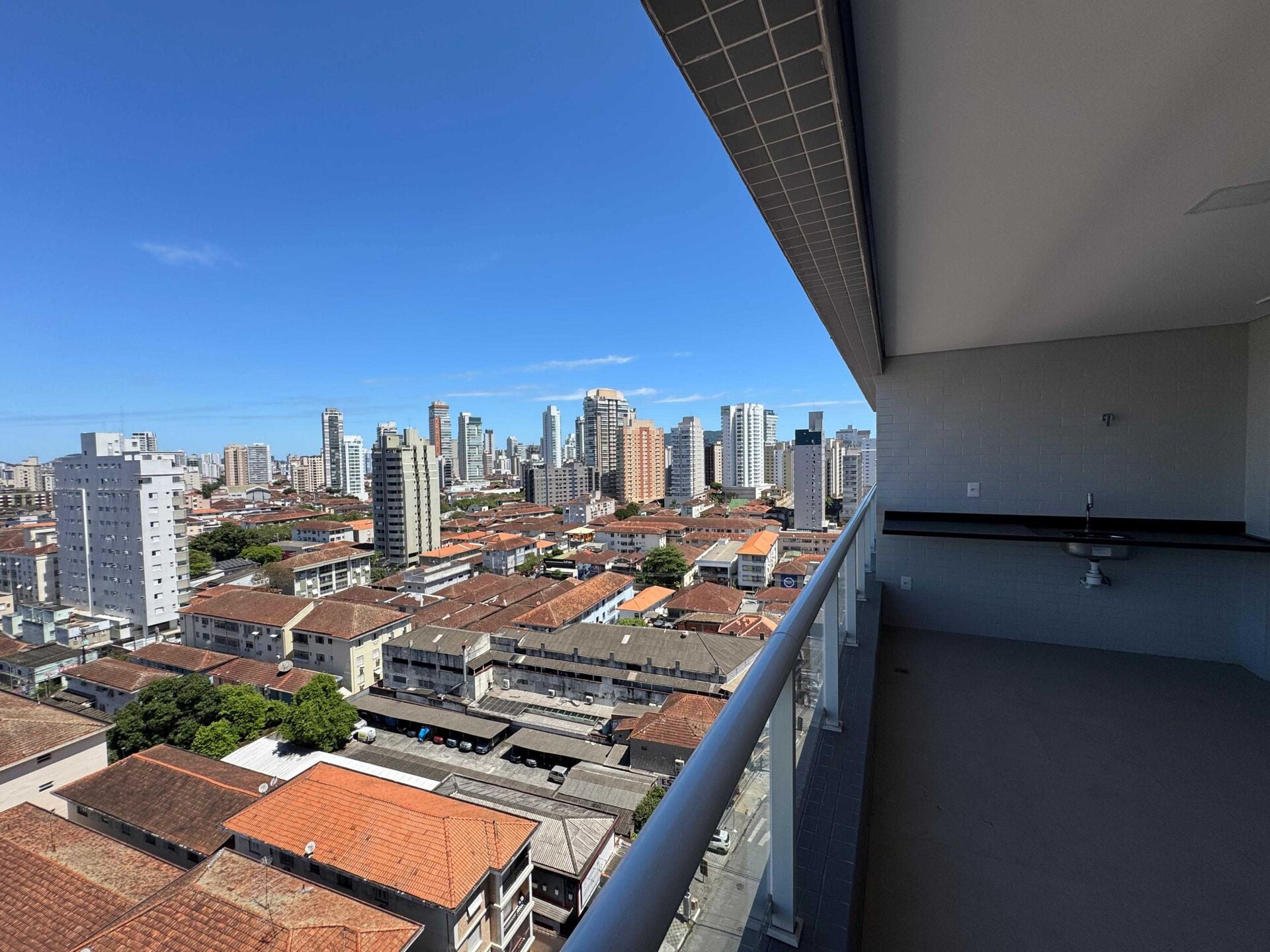 Apartamento alto padrão 121 · 2 dorm. — Varanda