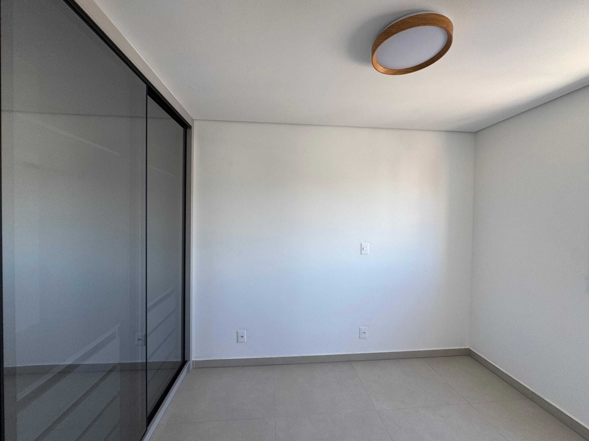 Apartamento alto padrão 121 · 2 dorm. — Suíte 1