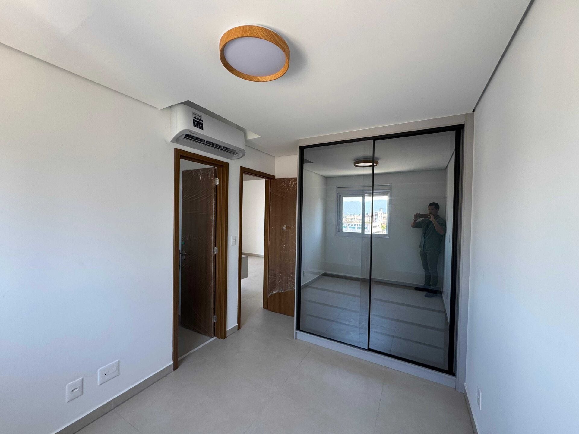 Apartamento alto padrão 121 · 2 dorm. — Suíte 1