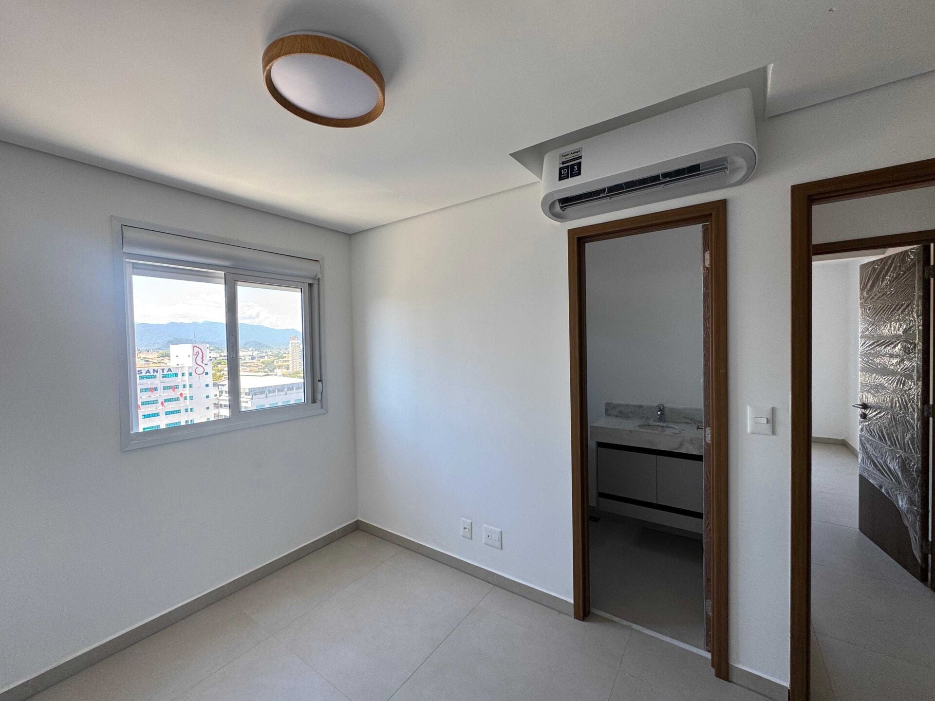 Apartamento alto padrão 121 · 2 dorm. — Suíte 2