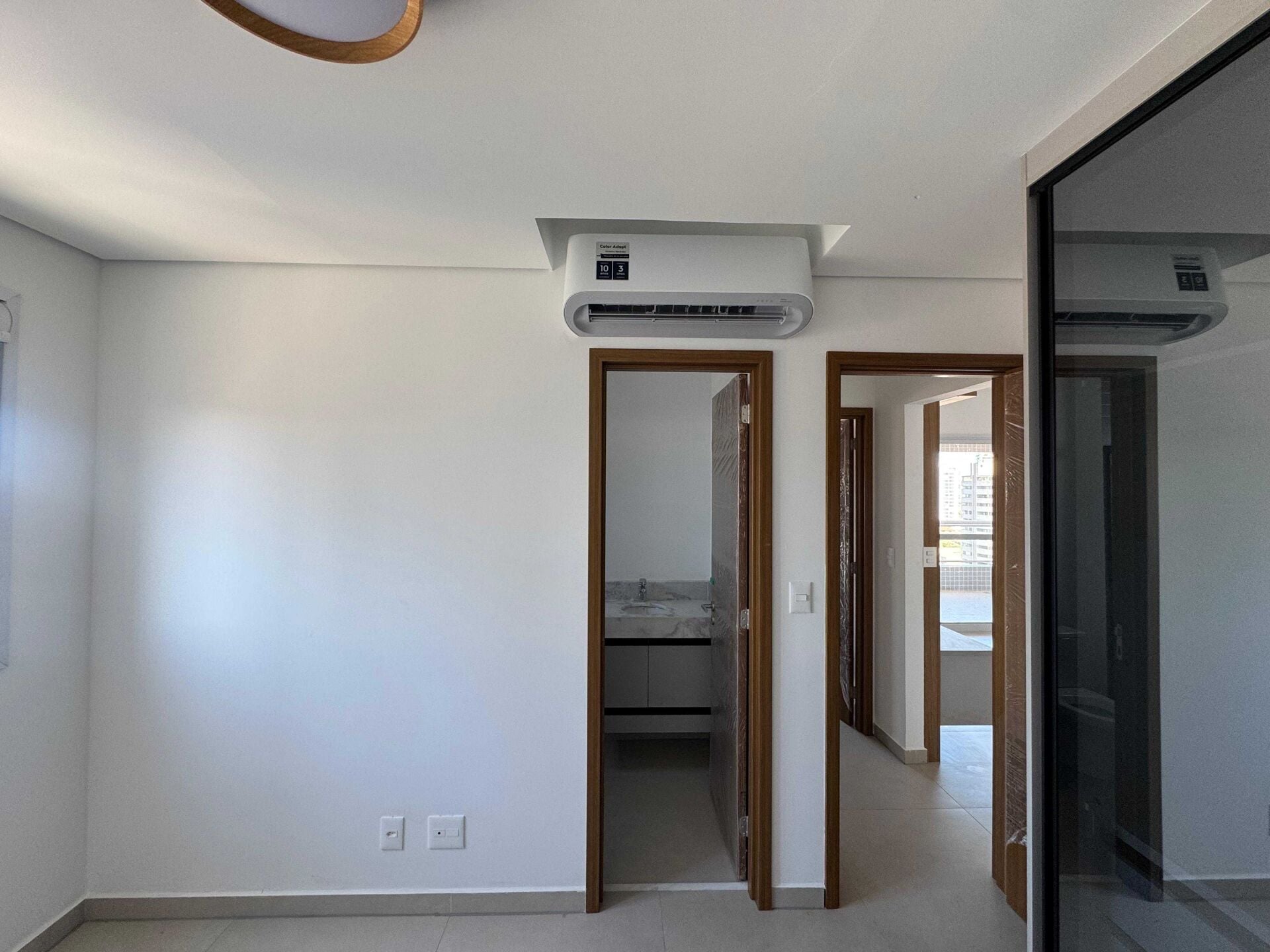 Apartamento alto padrão 121 · 2 dorm. — Suíte 2