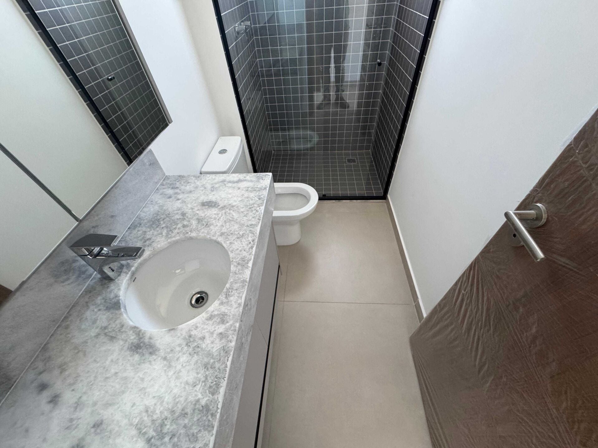 Apartamento alto padrão 121 · 2 dorm. — Banheiro suite