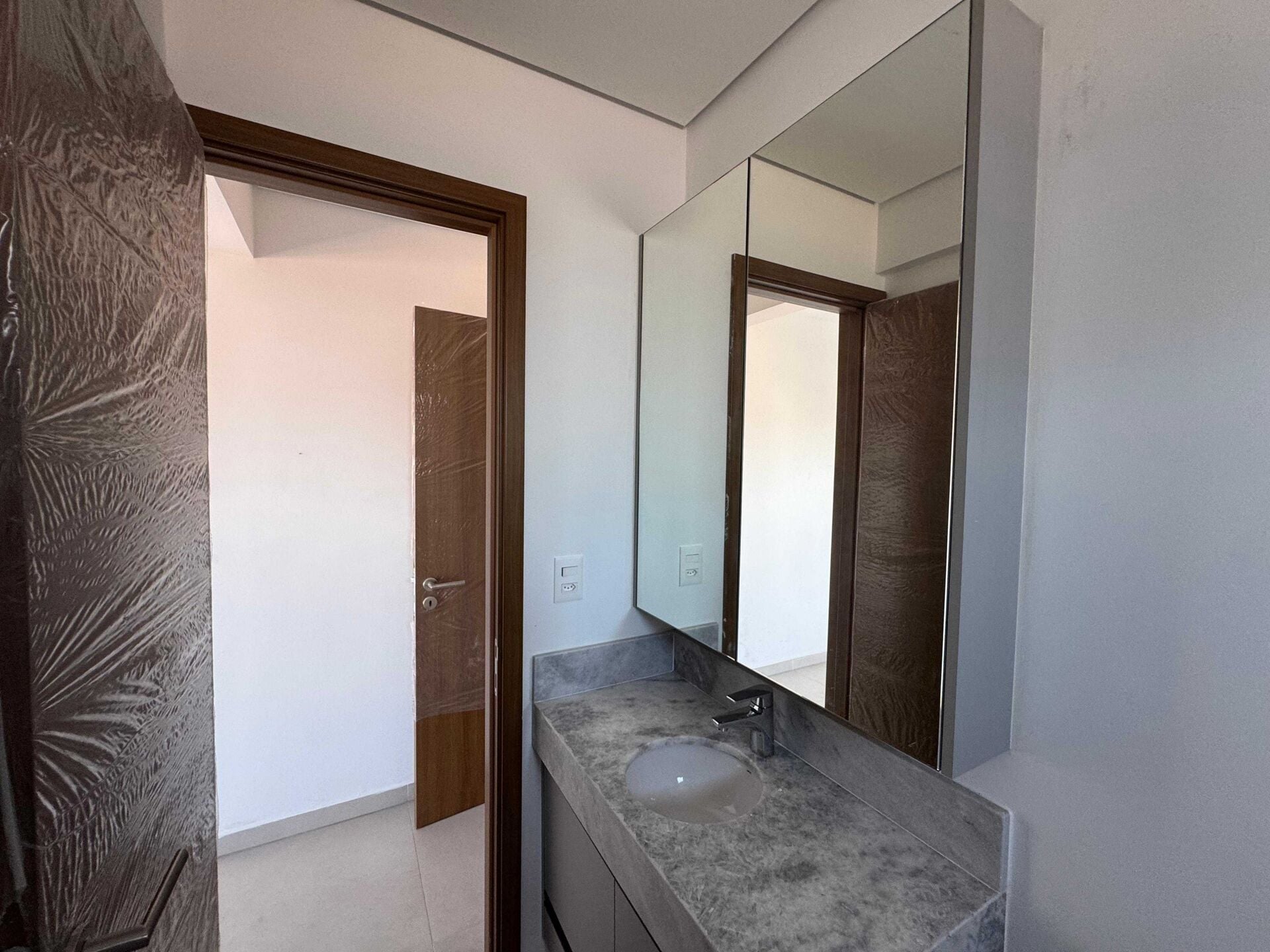 Apartamento alto padrão 121 · 2 dorm. — Banheiro suite