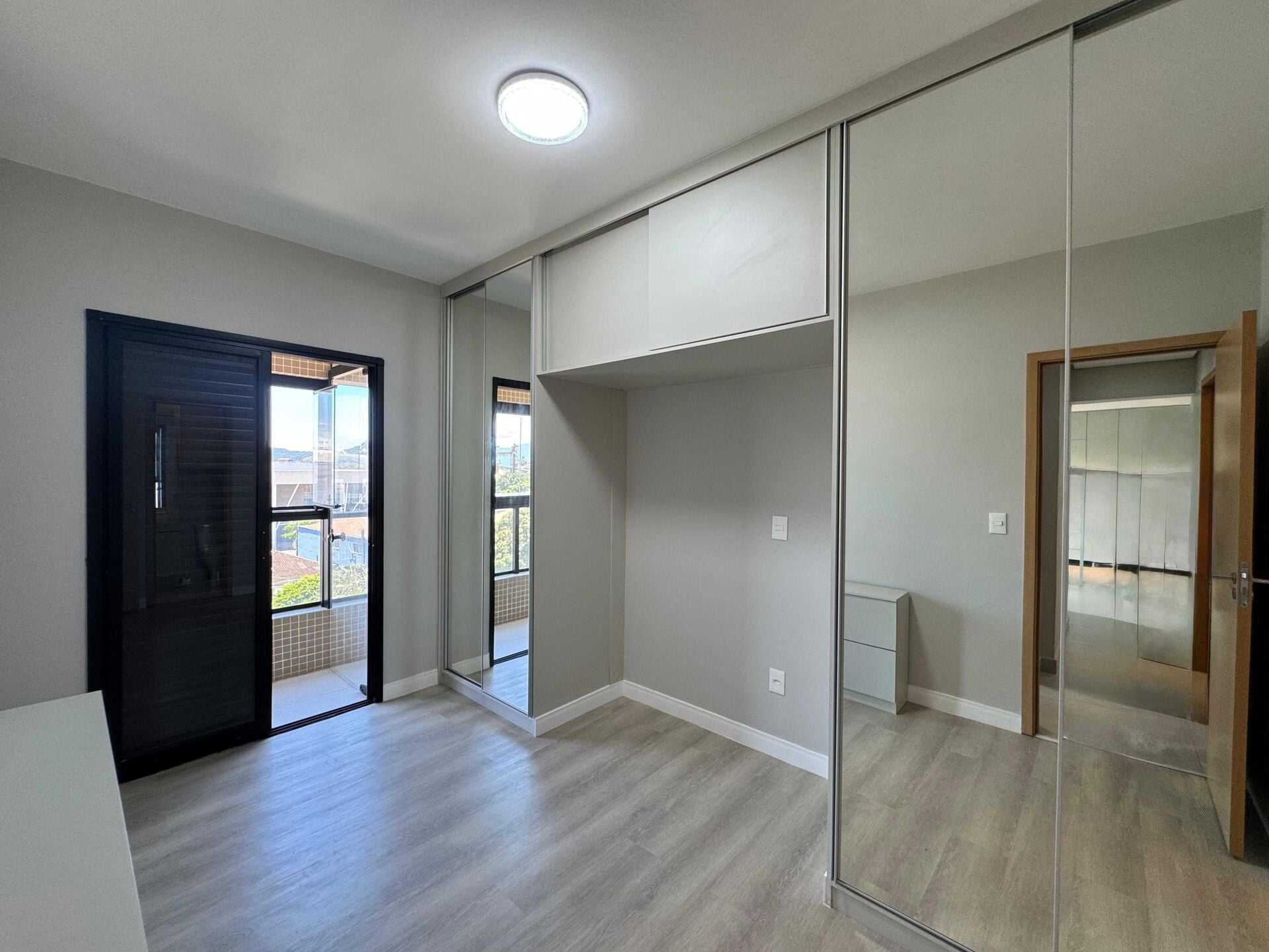 Apartamento 52 · 2 dorm. — Suíte