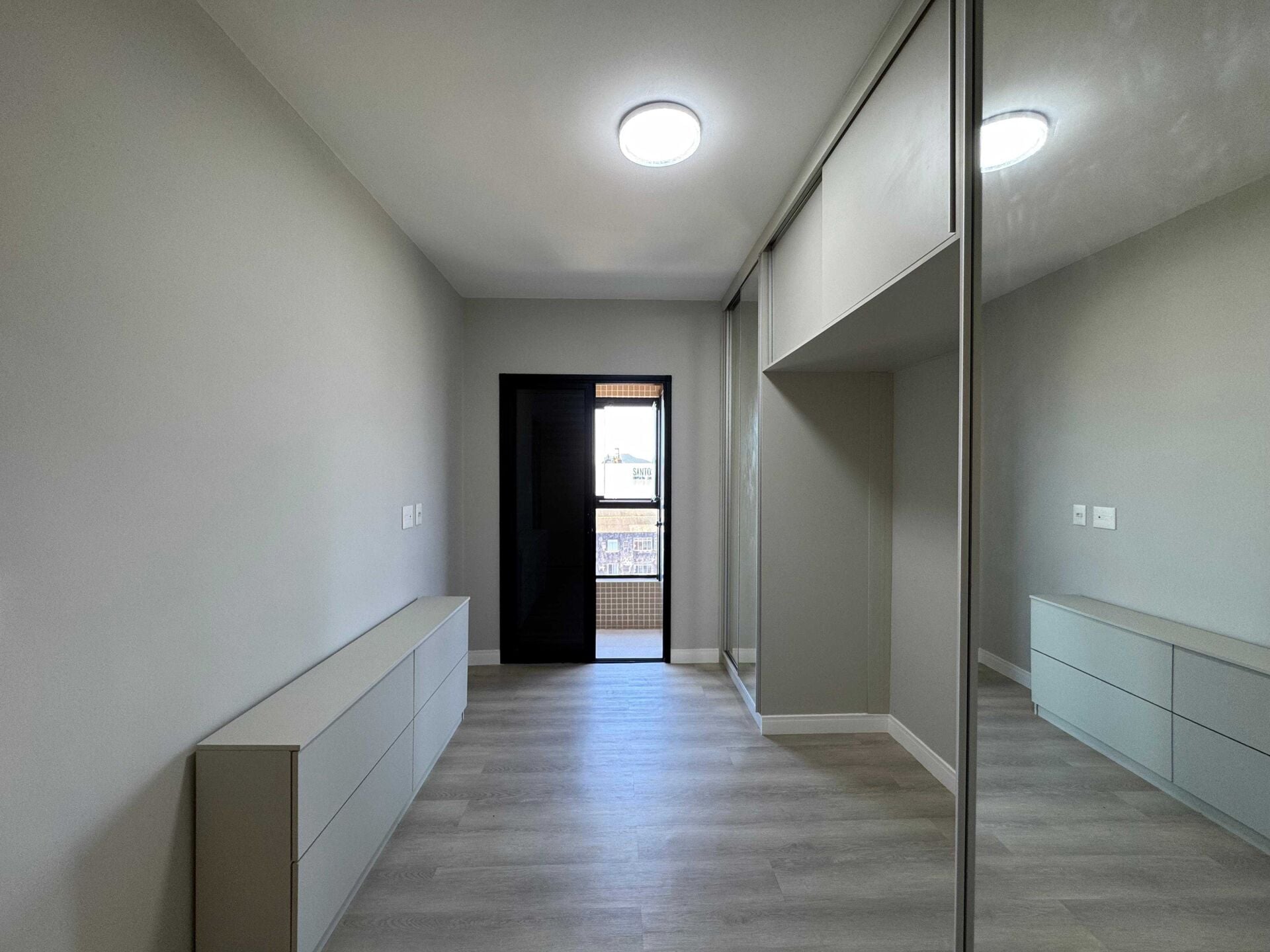 Apartamento 52 · 2 dorm. — Suíte
