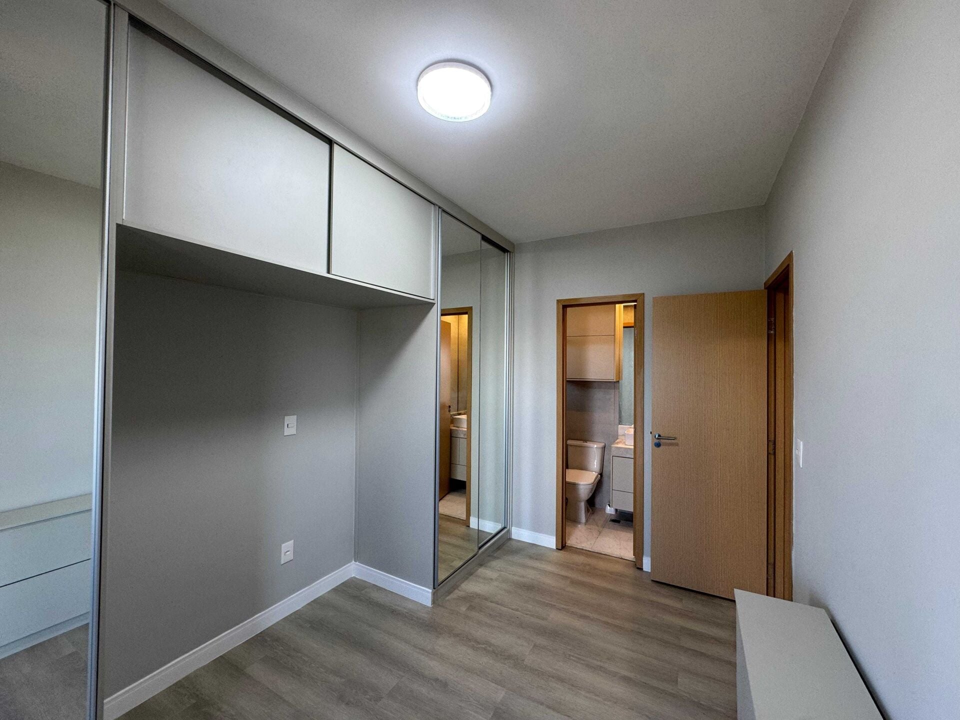 Apartamento 52 · 2 dorm. — Suíte