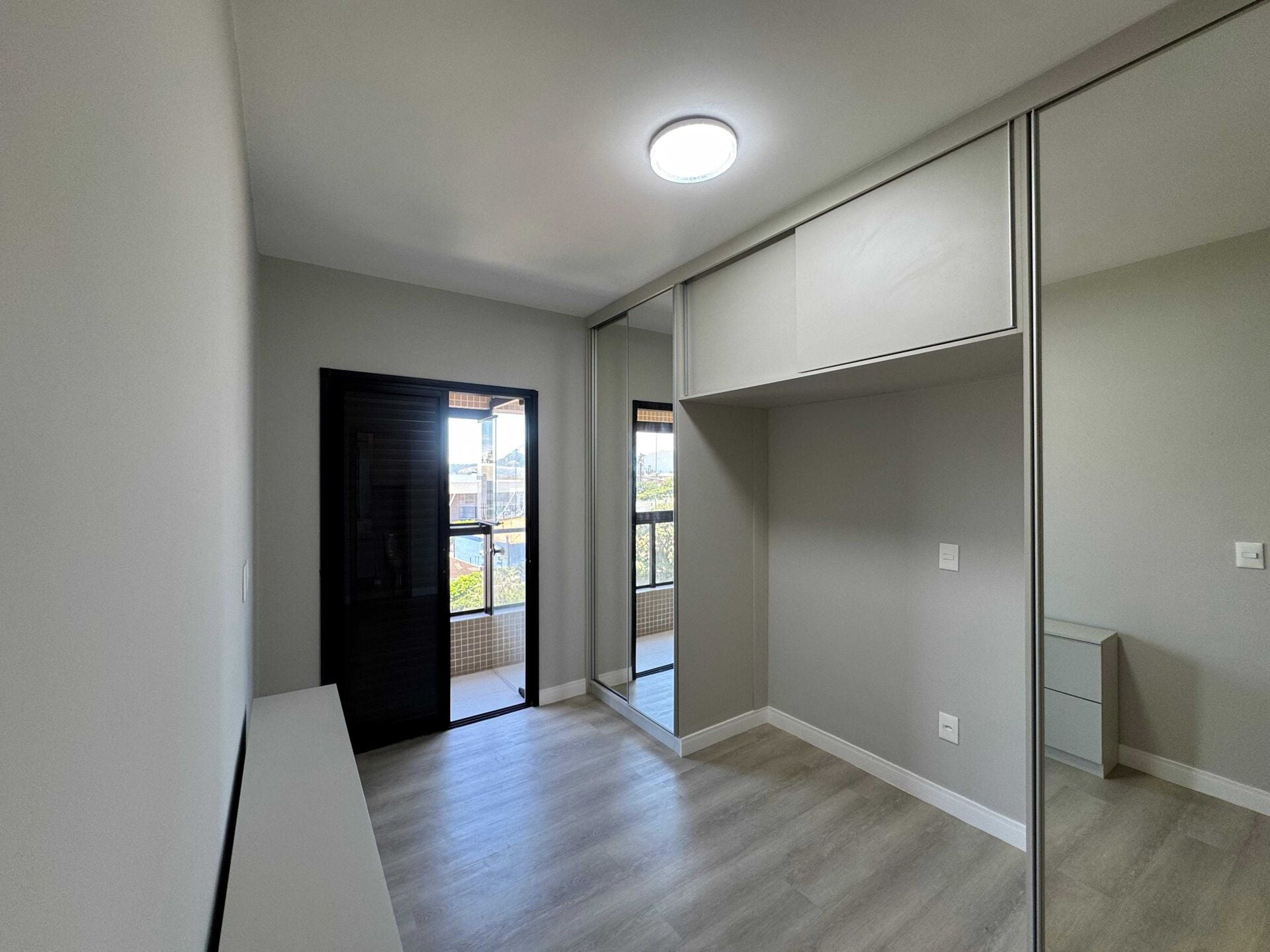 Apartamento 52 · 2 dorm. — Suíte