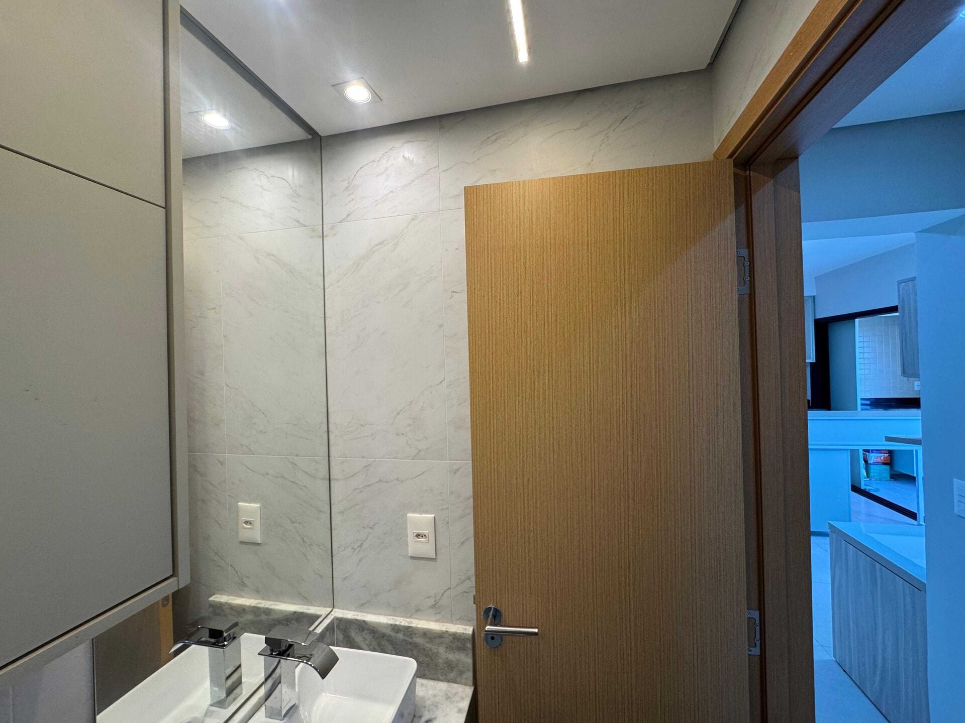 Apartamento 52 · 2 dorm. — Banheiro