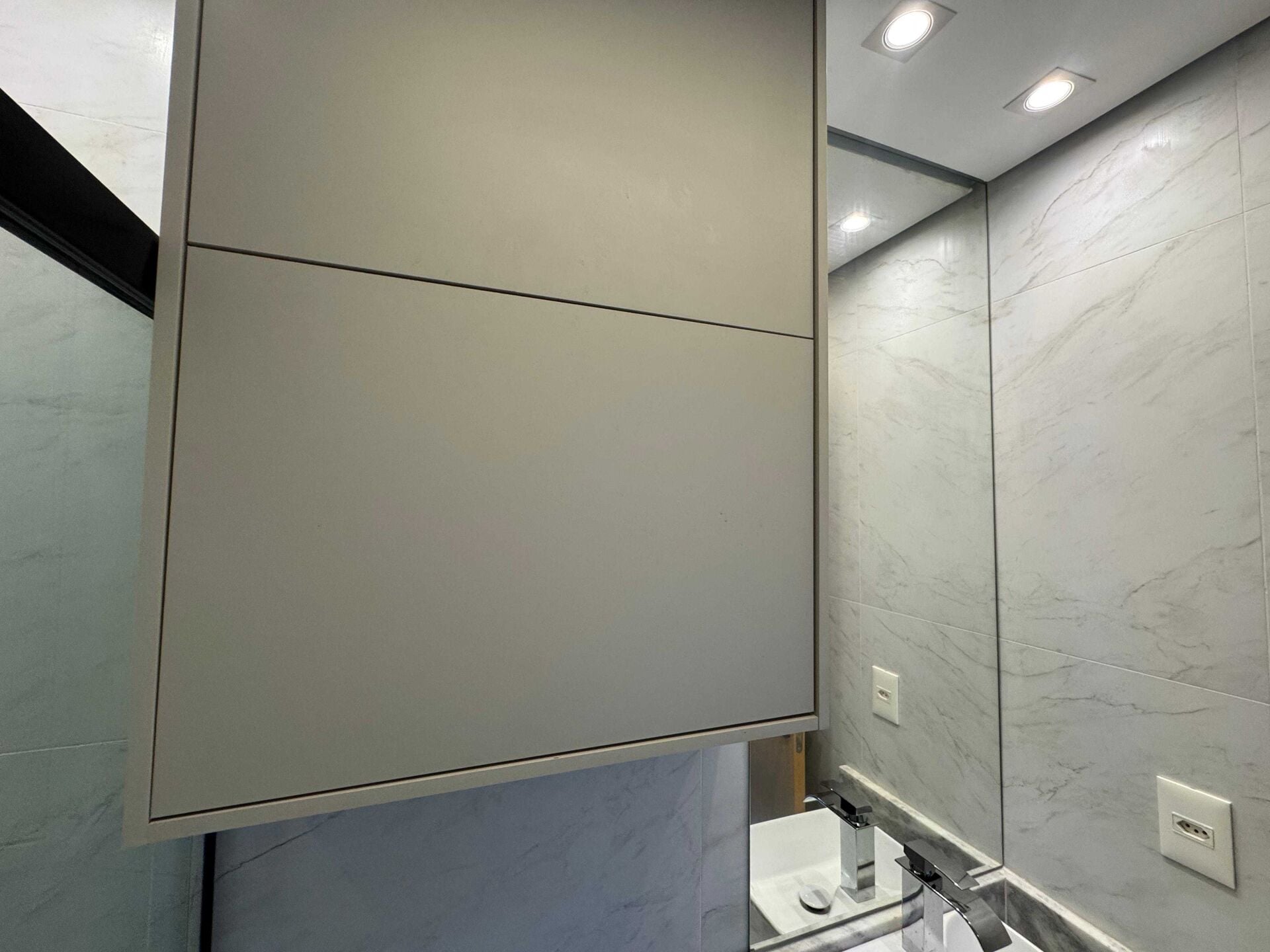 Apartamento 52 · 2 dorm. — Banheiro