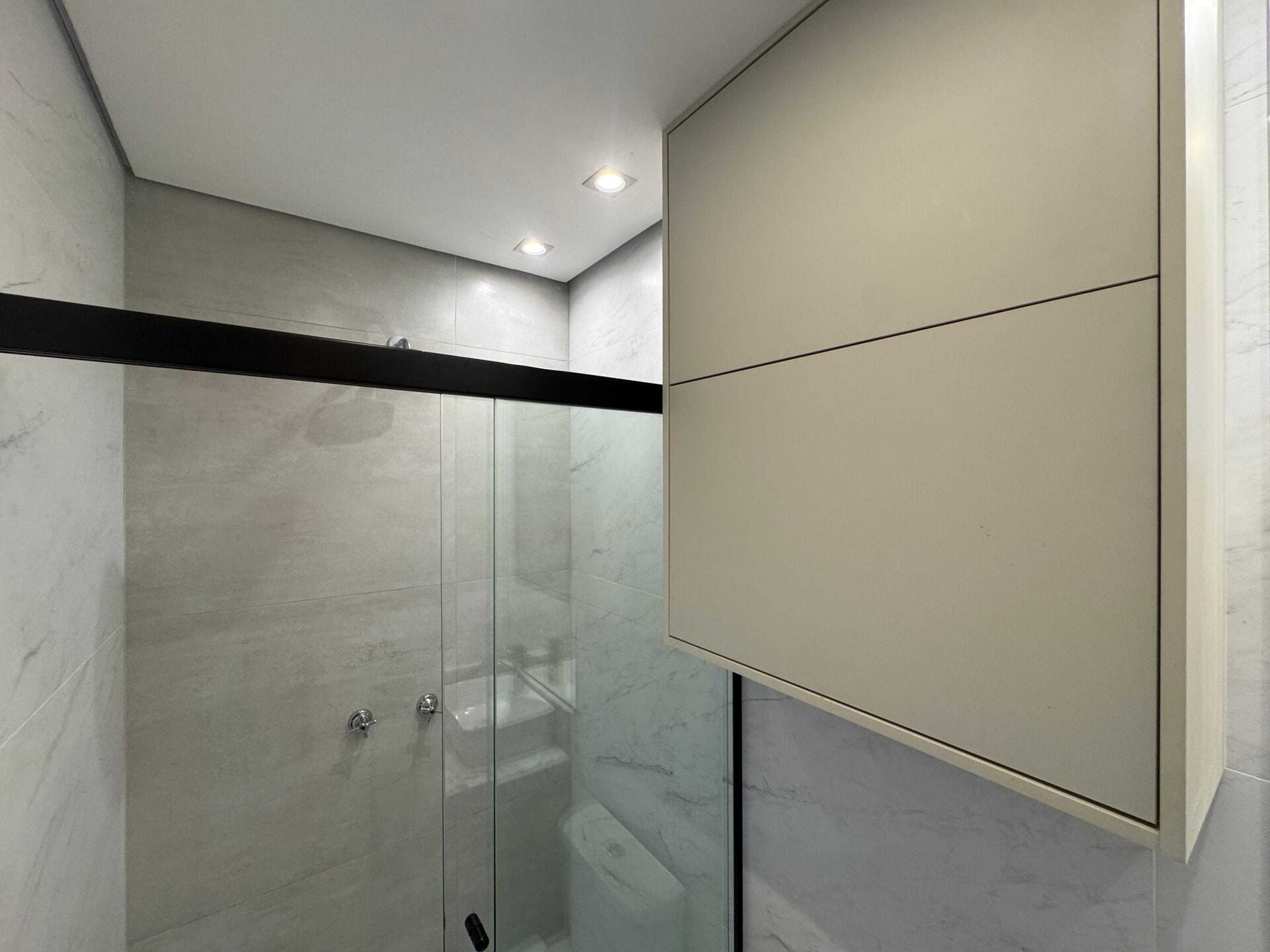 Apartamento 52 · 2 dorm. — Banheiro