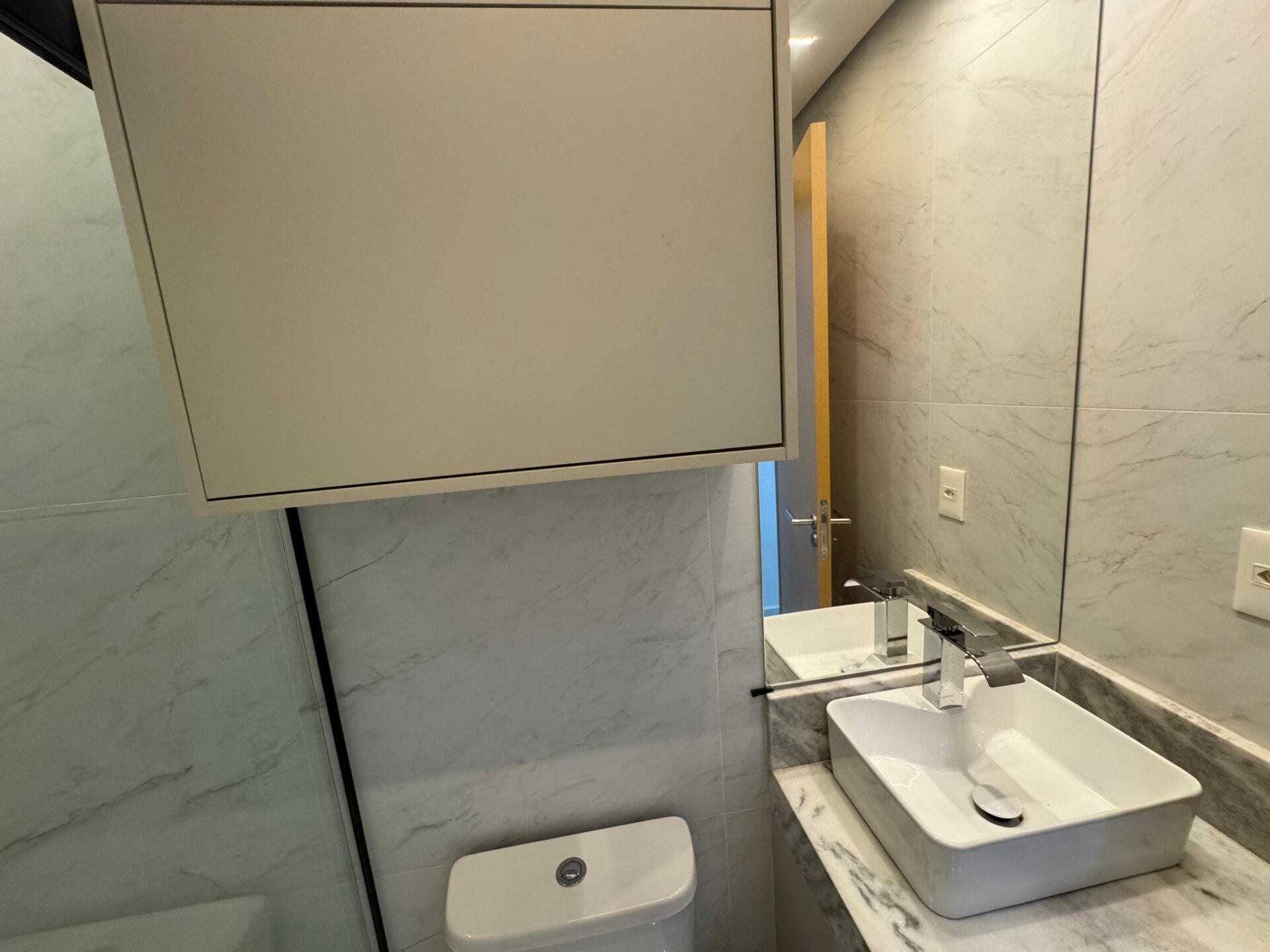 Apartamento 52 · 2 dorm. — Banheiro