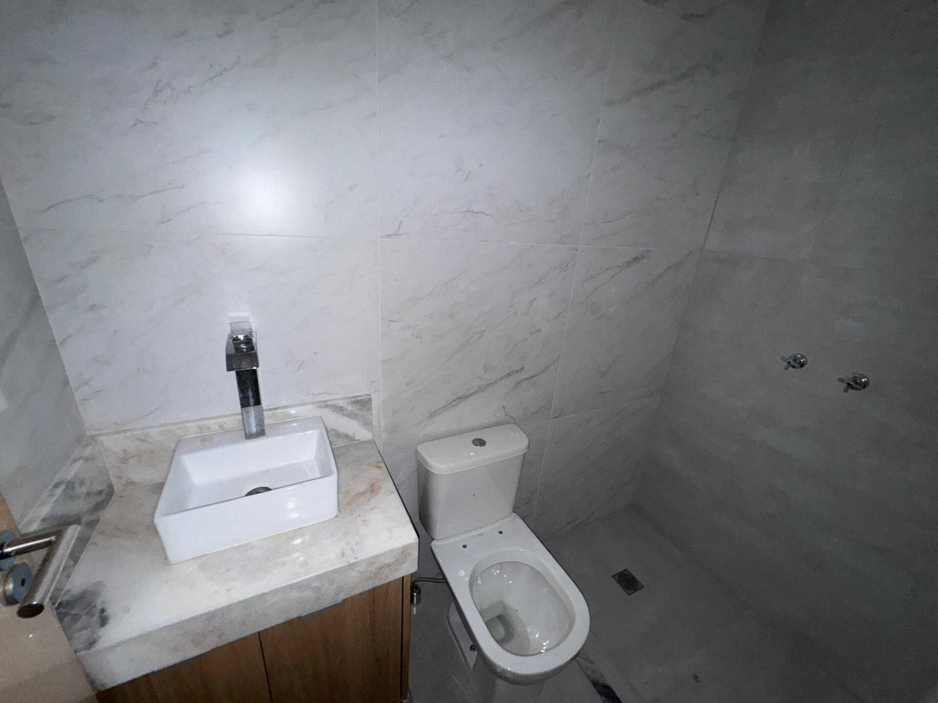 Apartamento 54 · 2 dorm. — Banheiro
