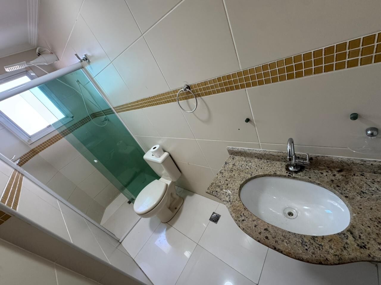 Apartamento 41 · 3 dorm. — Banheiro