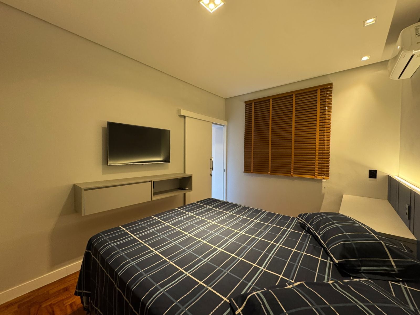 Apartamento 910 · 1 dorm. — Suíte