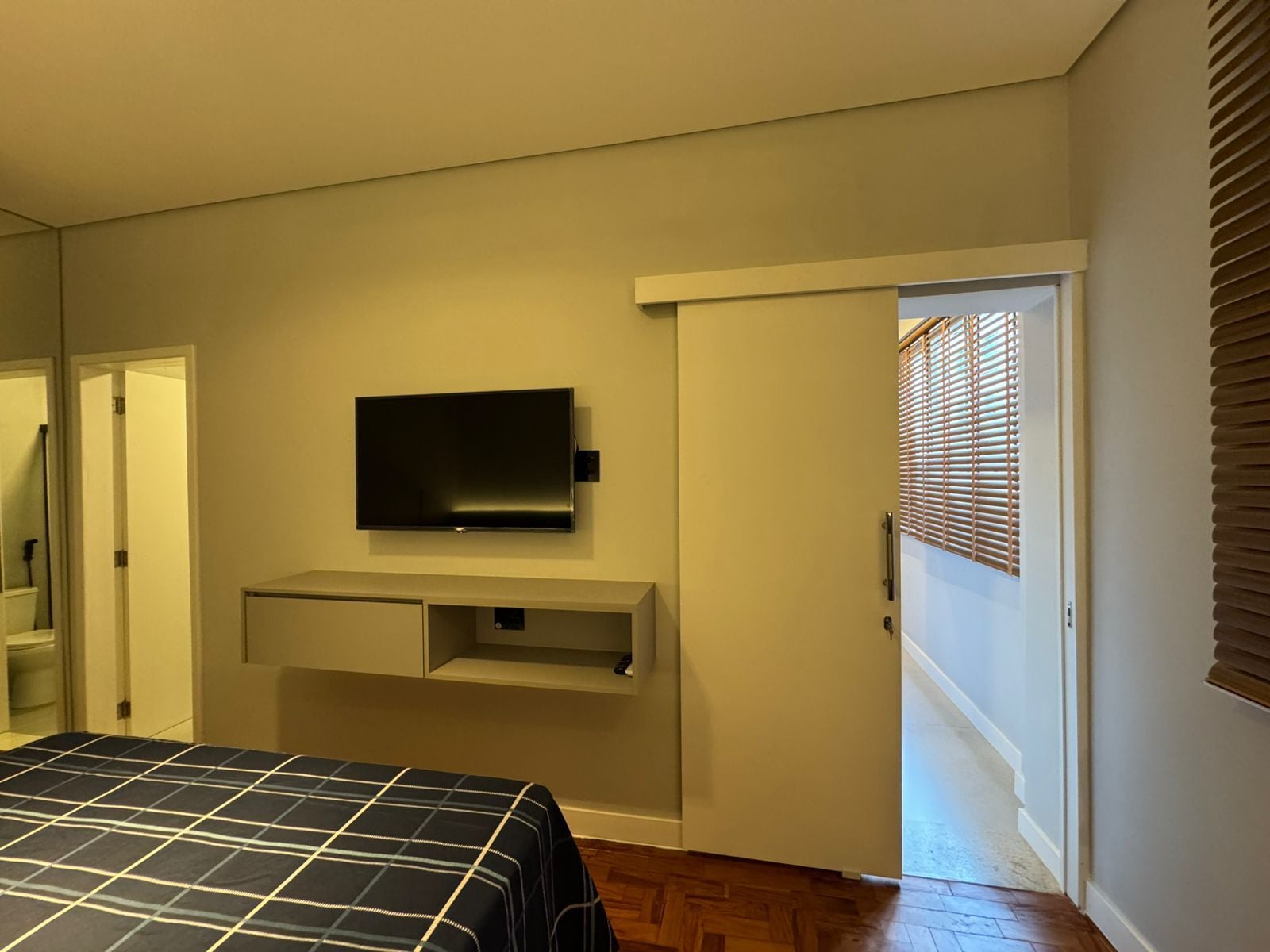 Apartamento 910 · 1 dorm. — Suíte