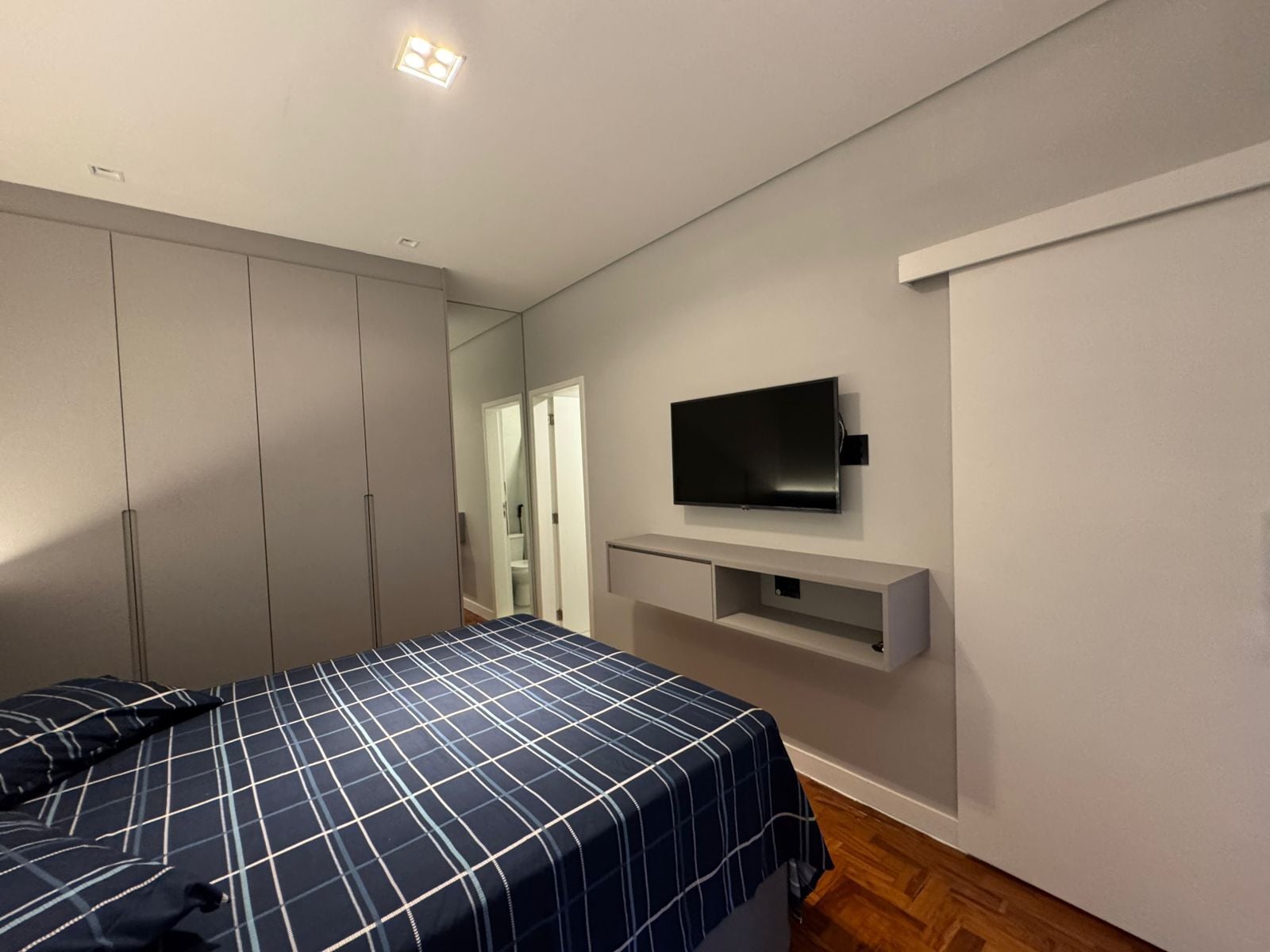 Apartamento 910 · 1 dorm. — Suíte