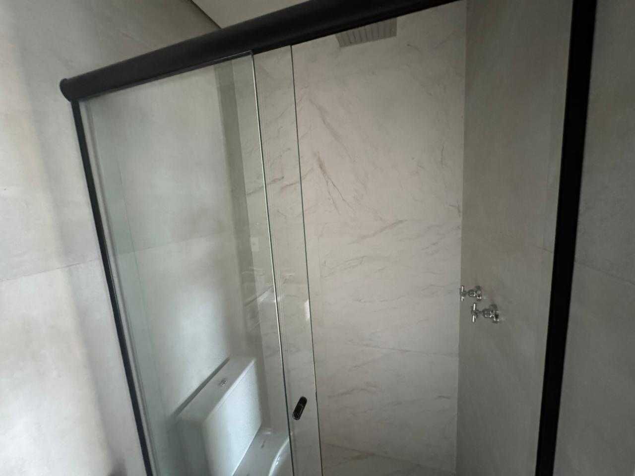 Apartamento alto padrão 136 · 2 dorm. — Banheiro