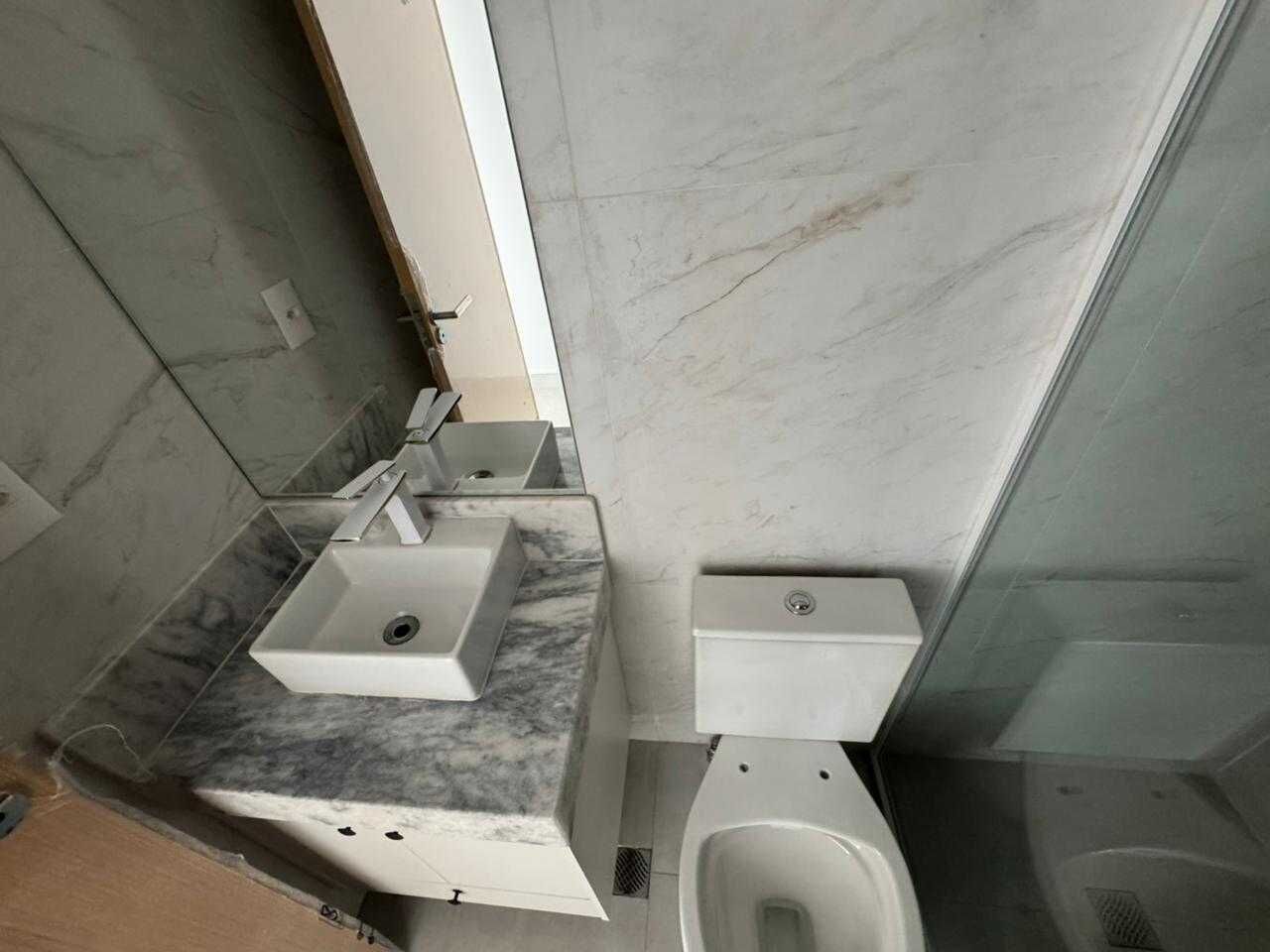 Apartamento alto padrão 136 · 2 dorm. — Banheiro