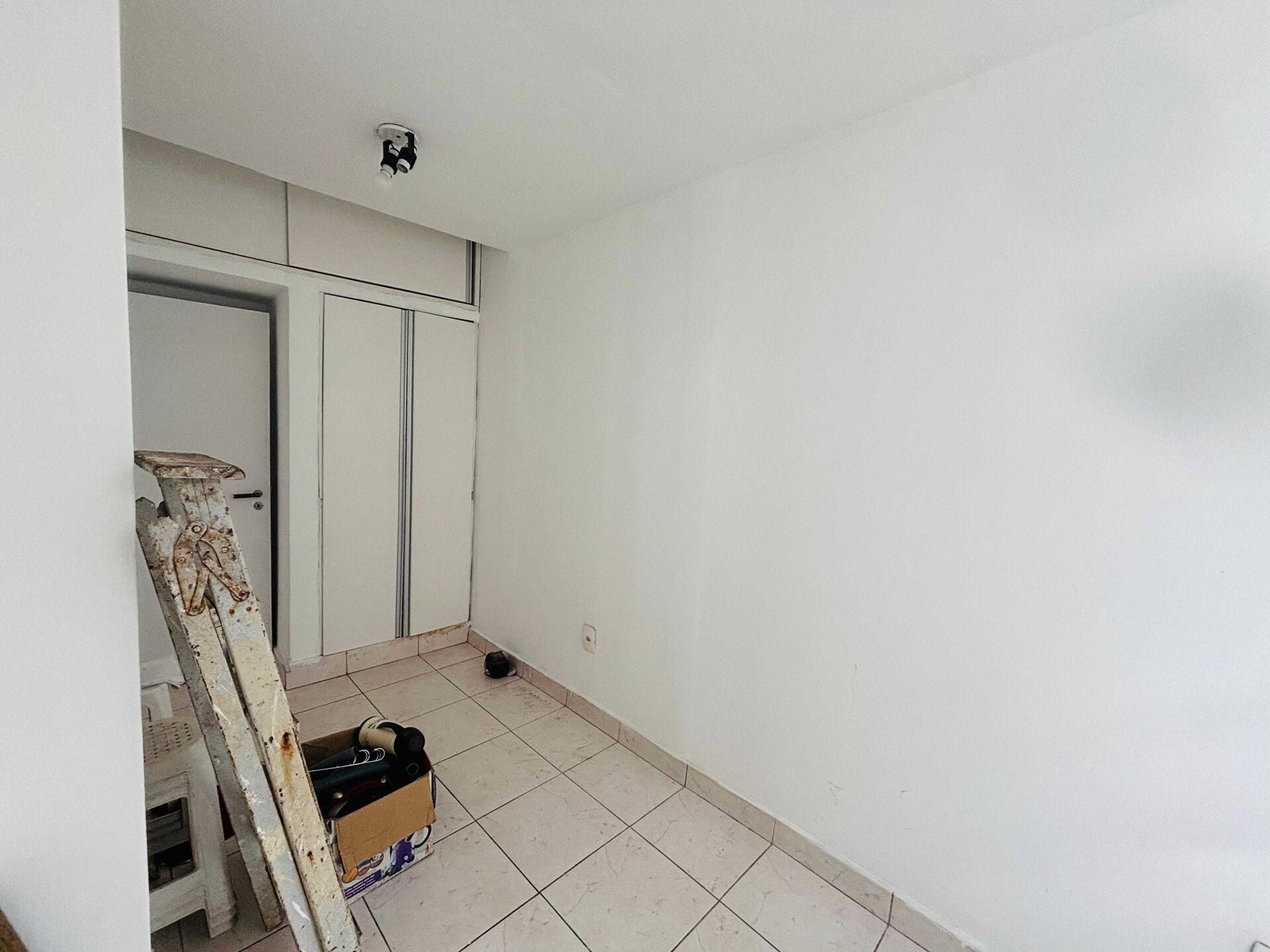 Apartamento 904 · 2 dorm. — Quarto de servico