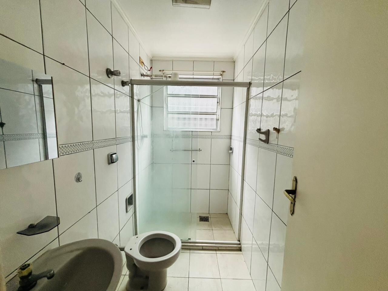 Apartamento térreo 5 · 2 dorm. — Banheiro