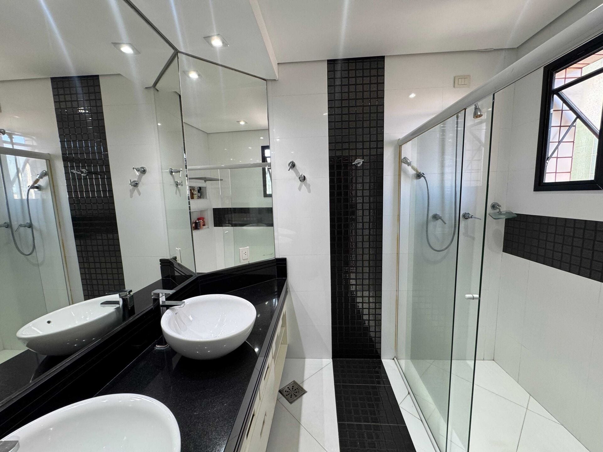 Cobertura 122 · 3 dorm. — Banheiro suite