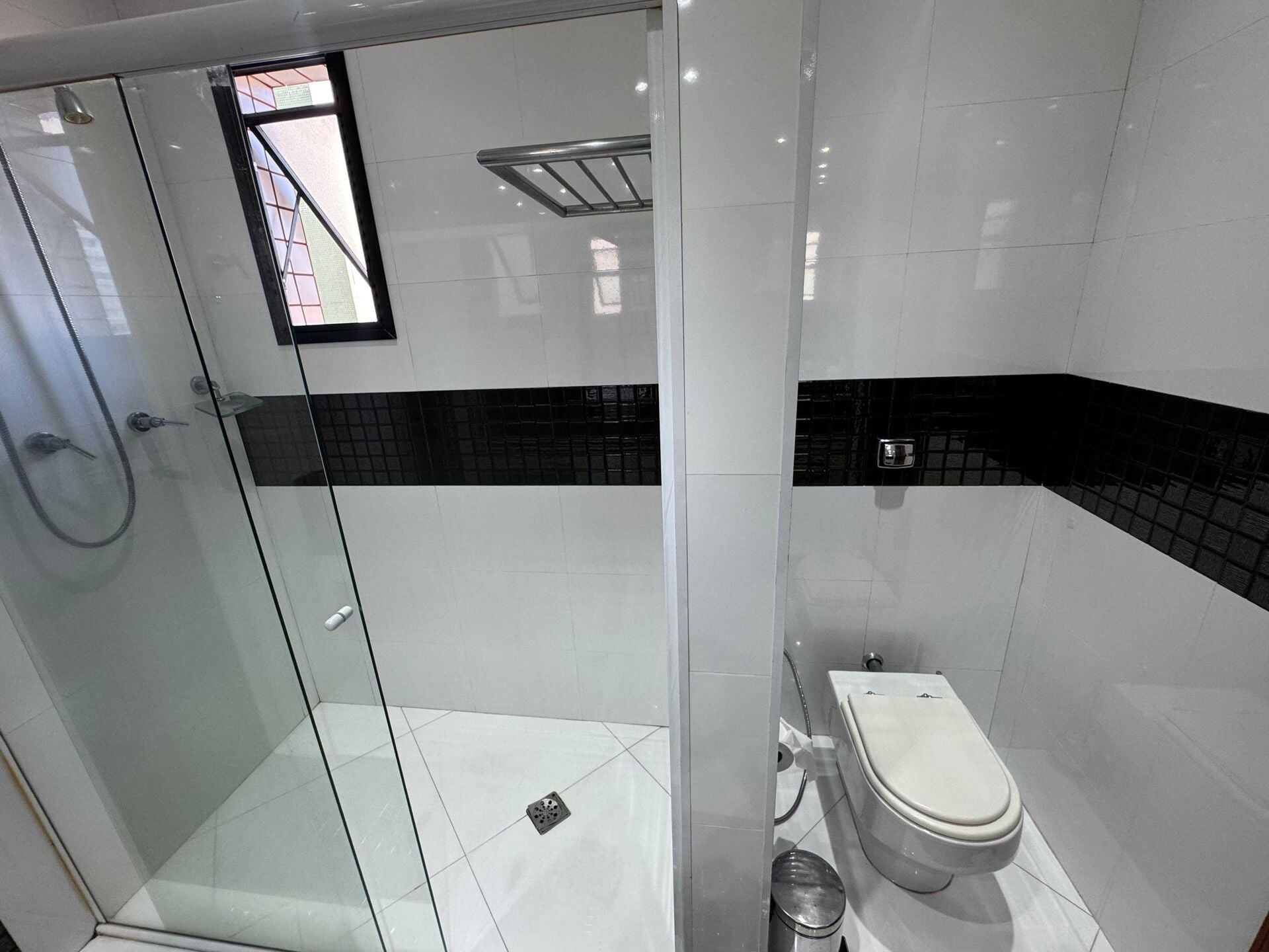 Cobertura 122 · 3 dorm. — Banheiro suite