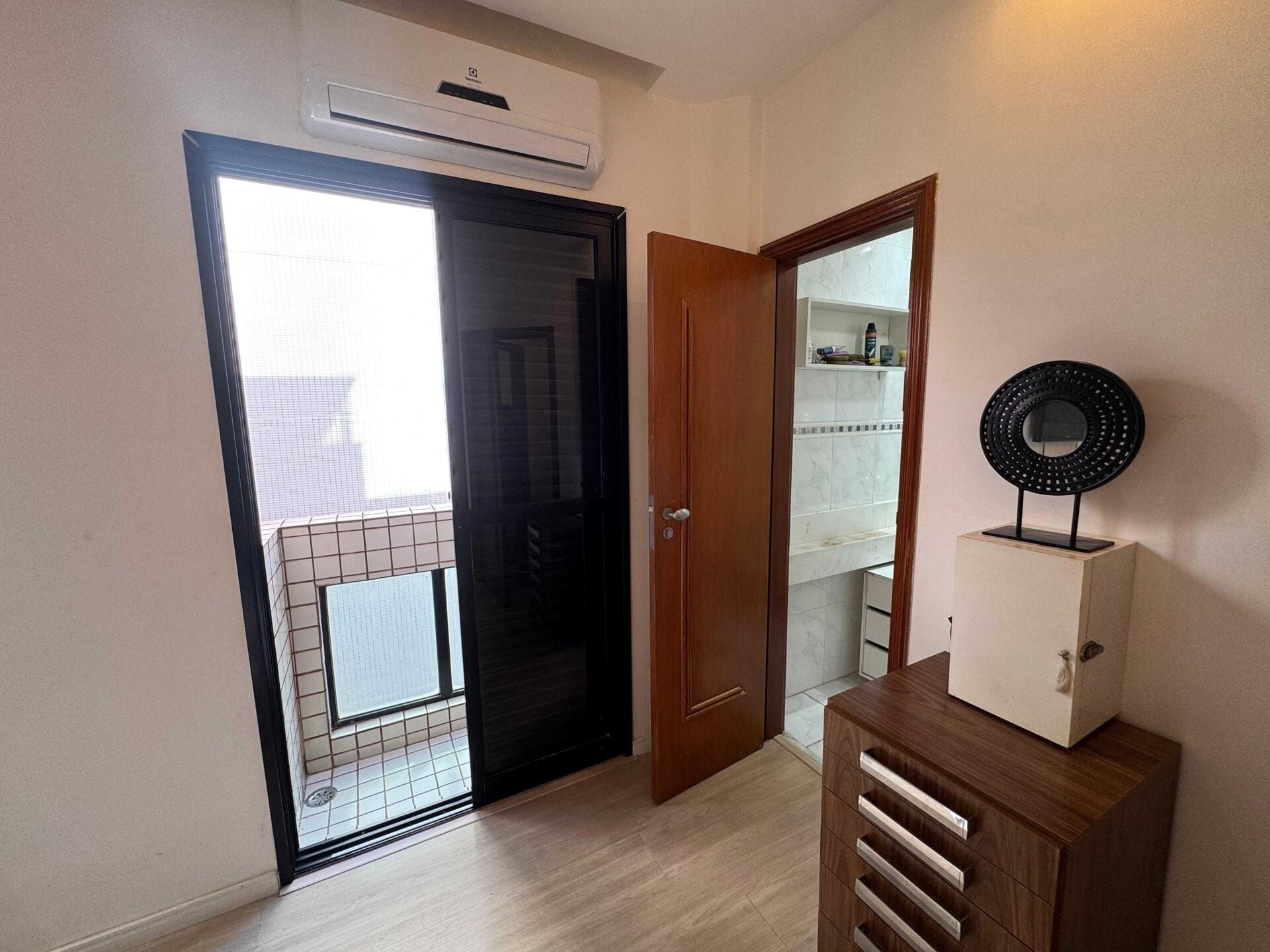 Cobertura 122 · 3 dorm. — Quarto de servico