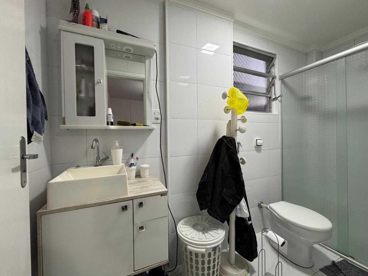 Apartamento 12 · 2 dorm. — Banheiro