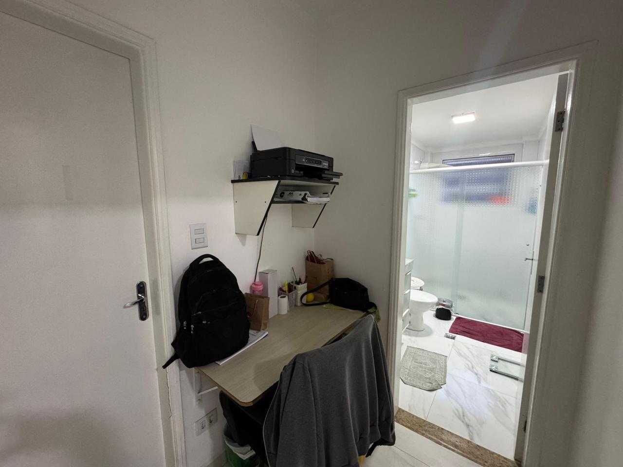 Apartamento 12 · 2 dorm. — Quarto de servico