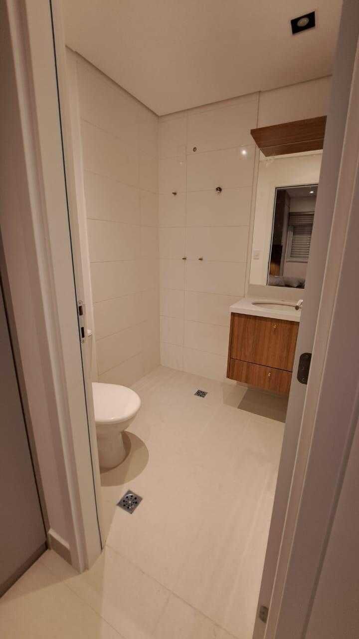 Apartamento 82 · 2 dorm. — Banheiro
