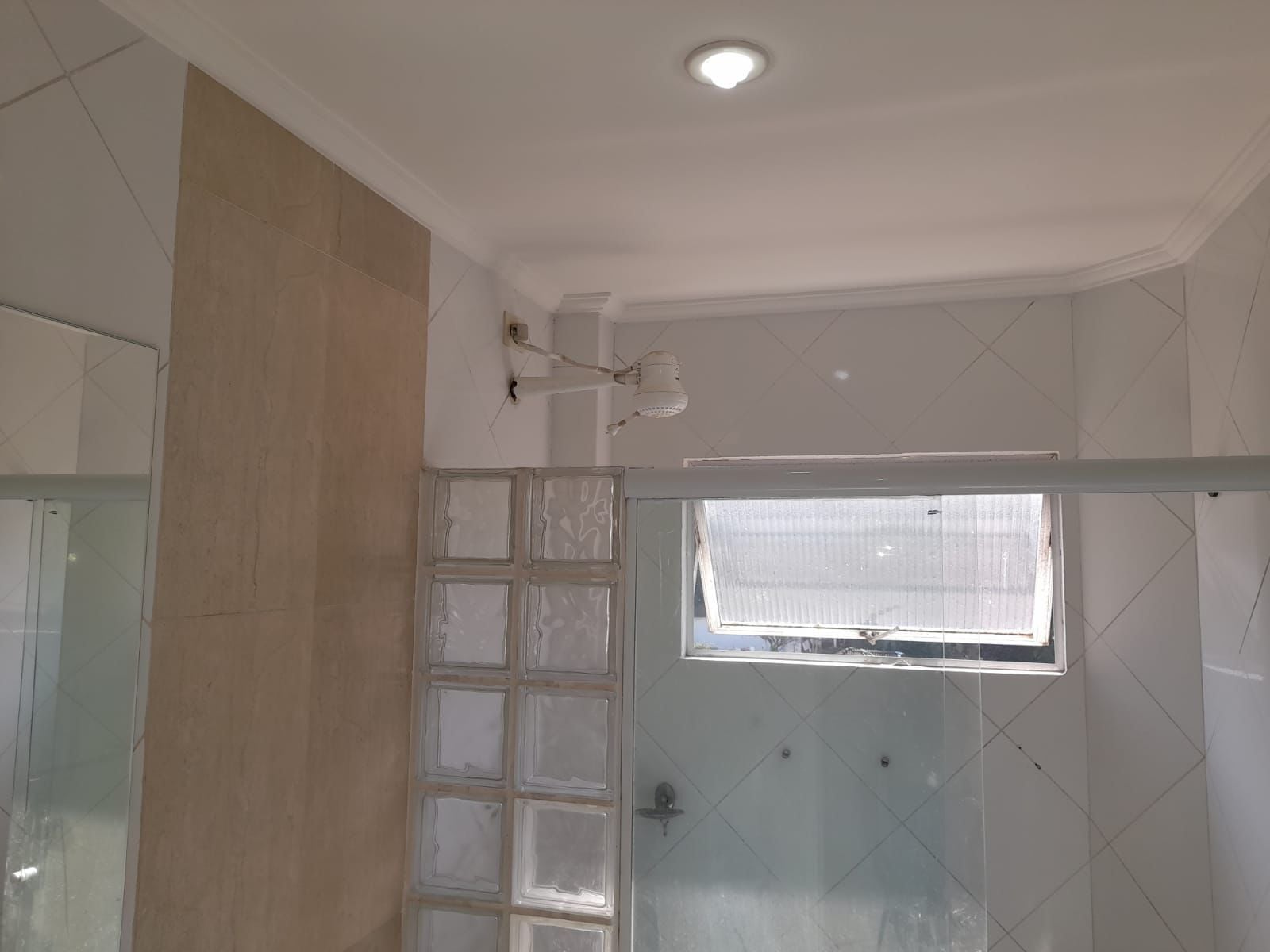 Apartamento 75 · 1 dorm. — Banheiro