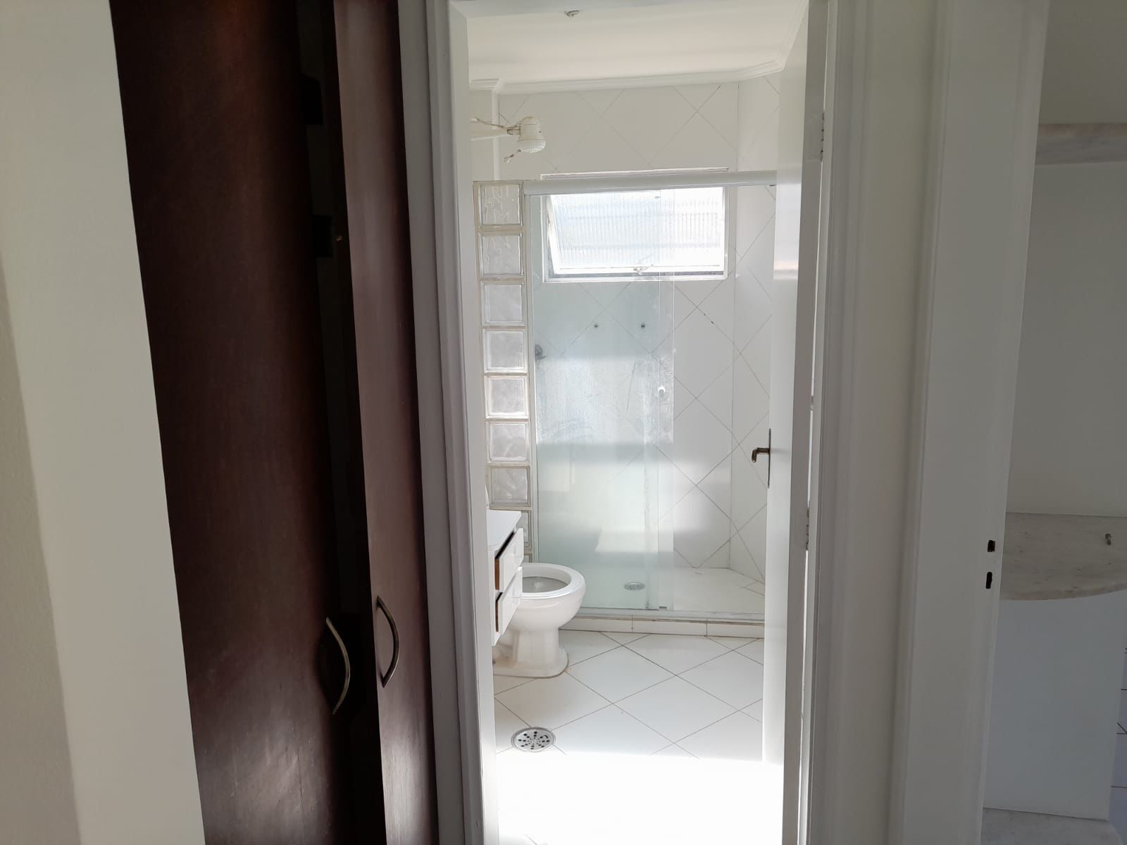 Apartamento 75 · 1 dorm. — Banheiro