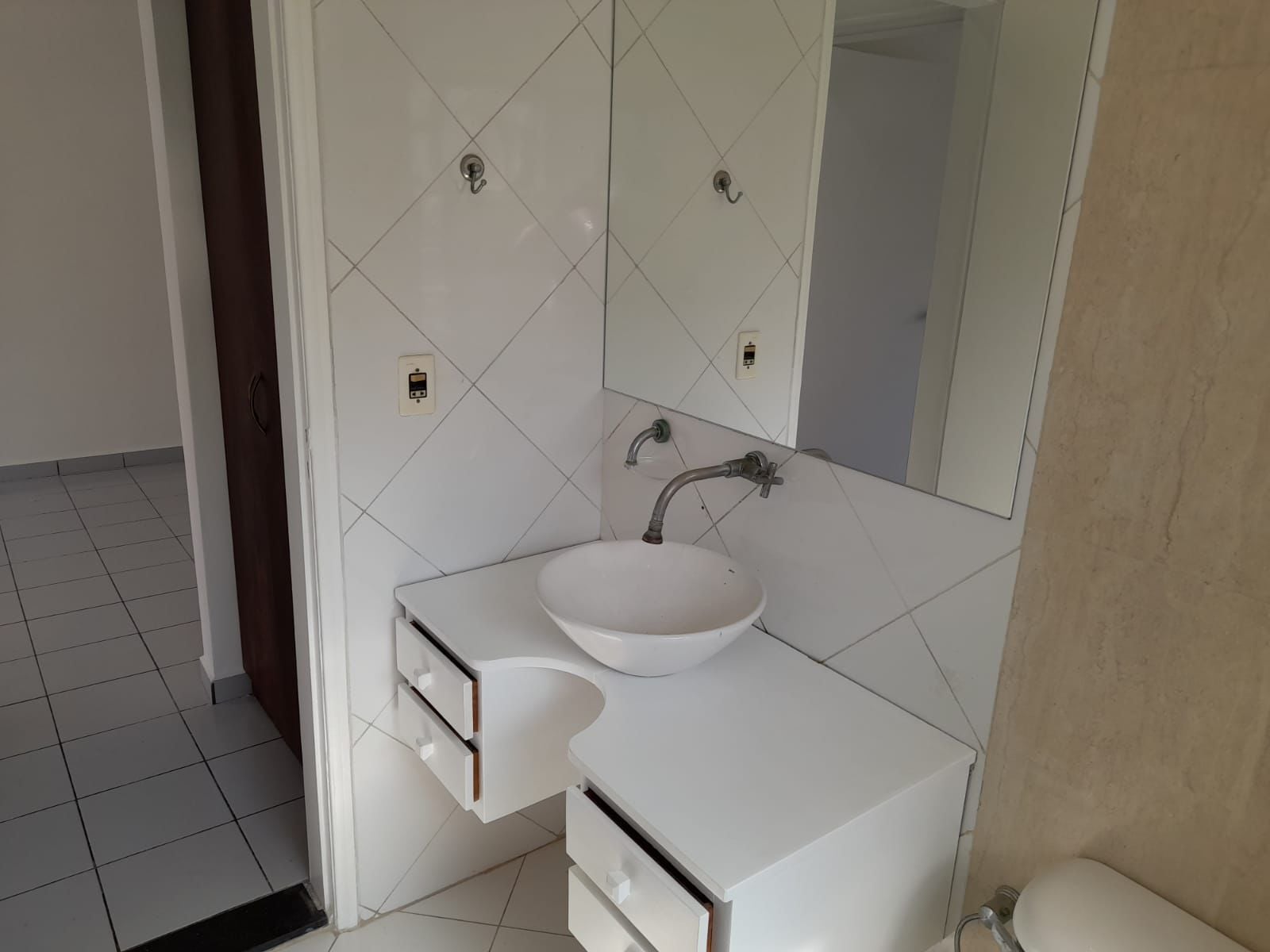 Apartamento 75 · 1 dorm. — Banheiro