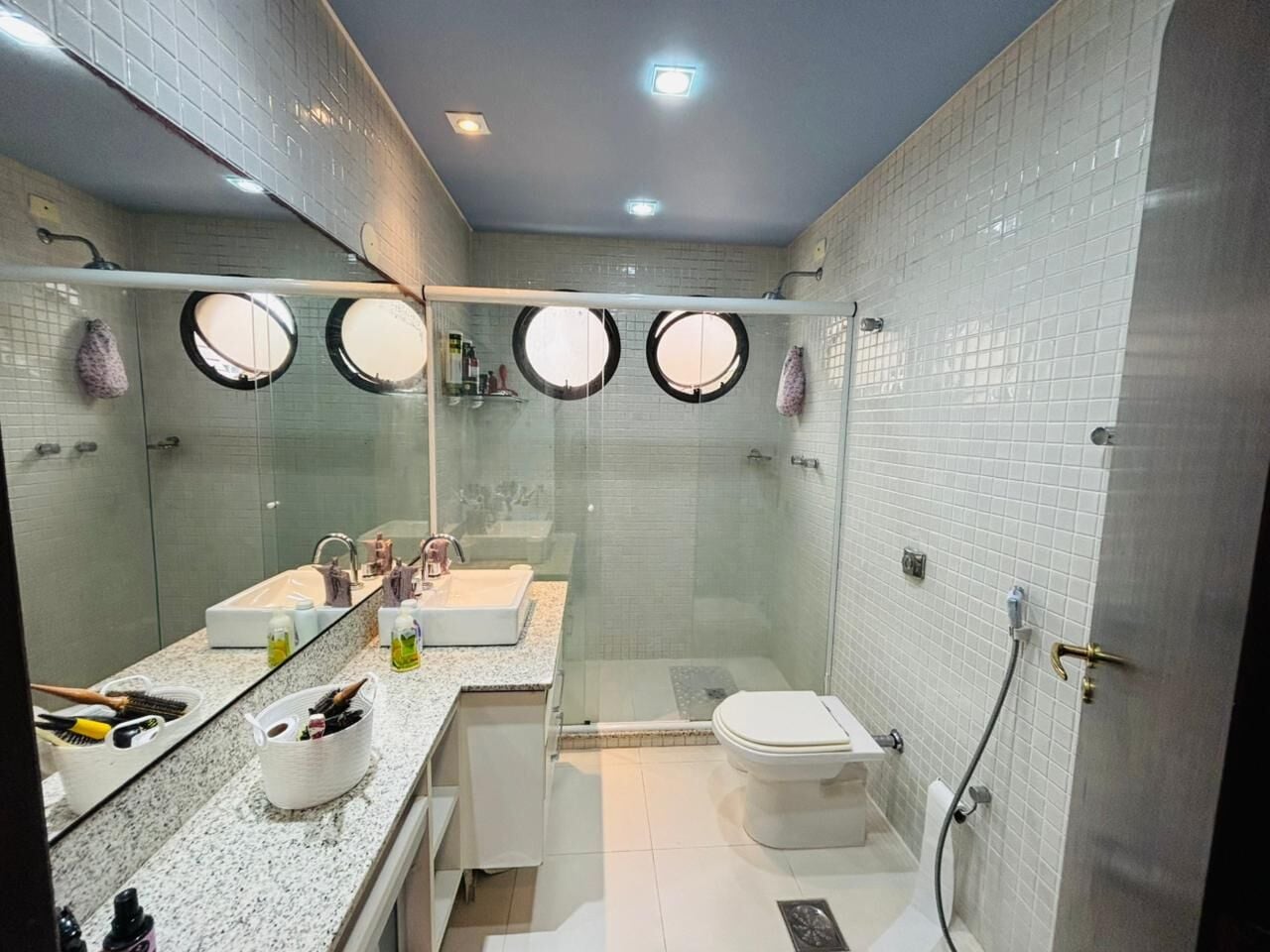 Apartamento 11 · 3 dorm. — Banheiro social