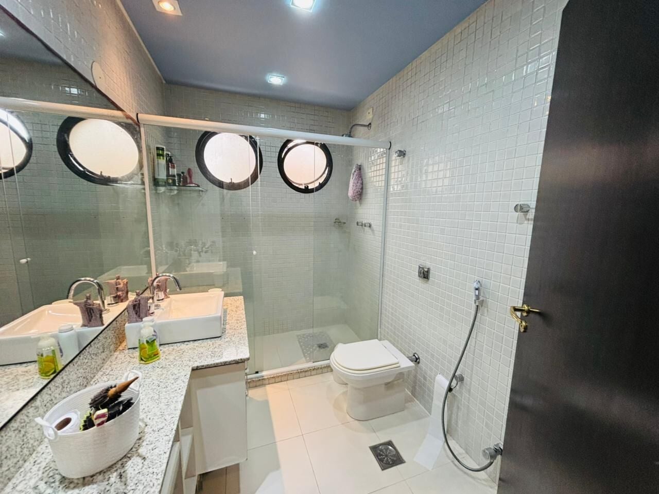 Apartamento 11 · 3 dorm. — Banheiro social