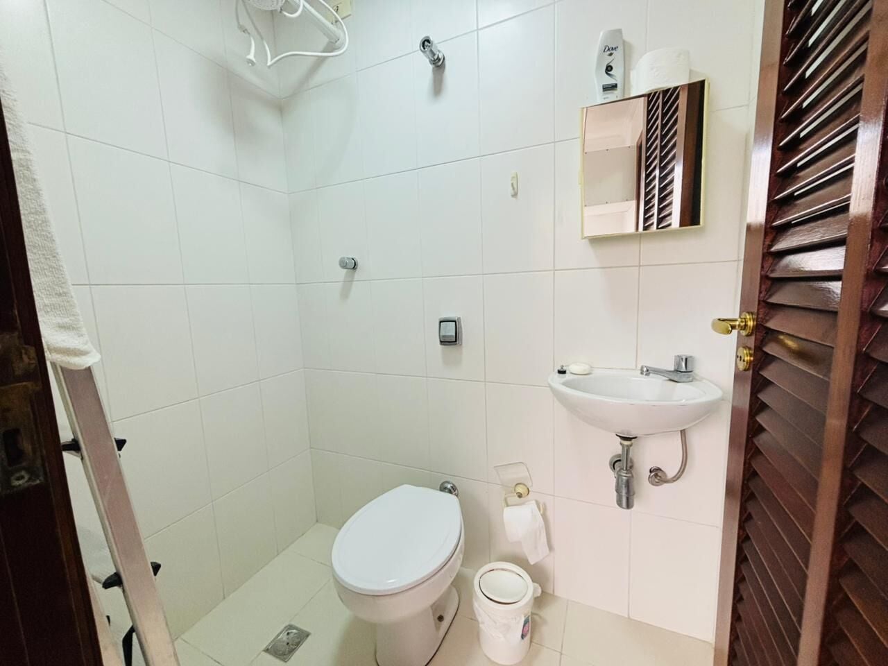 Apartamento 11 · 3 dorm. — Banheiro de servico