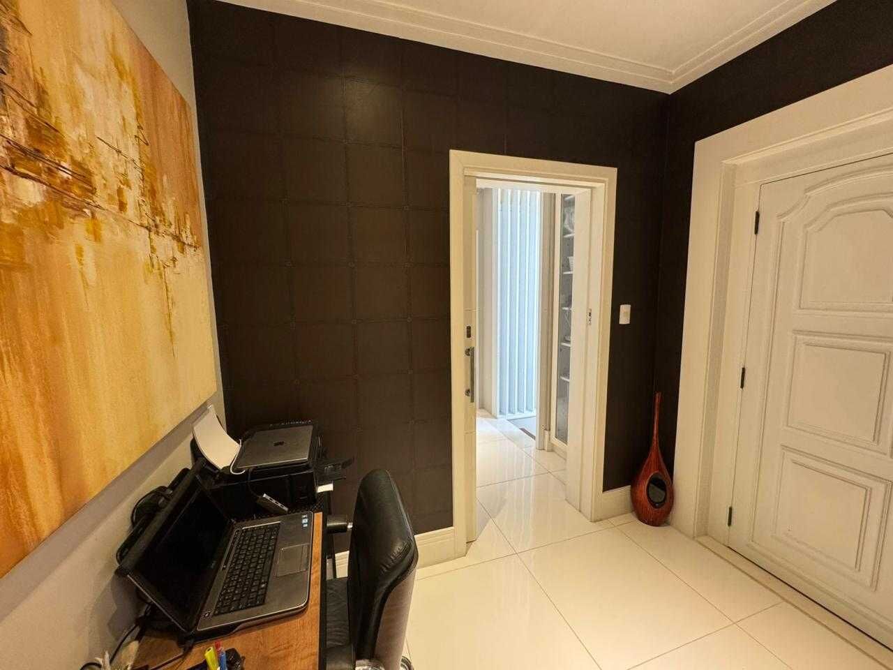 Apartamento duplex 22 · 4 dorm. — Escritório