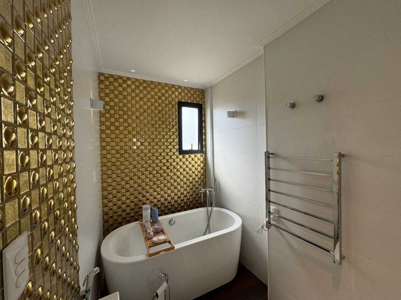 Apartamento duplex 22 · 4 dorm. — Banheiro suite