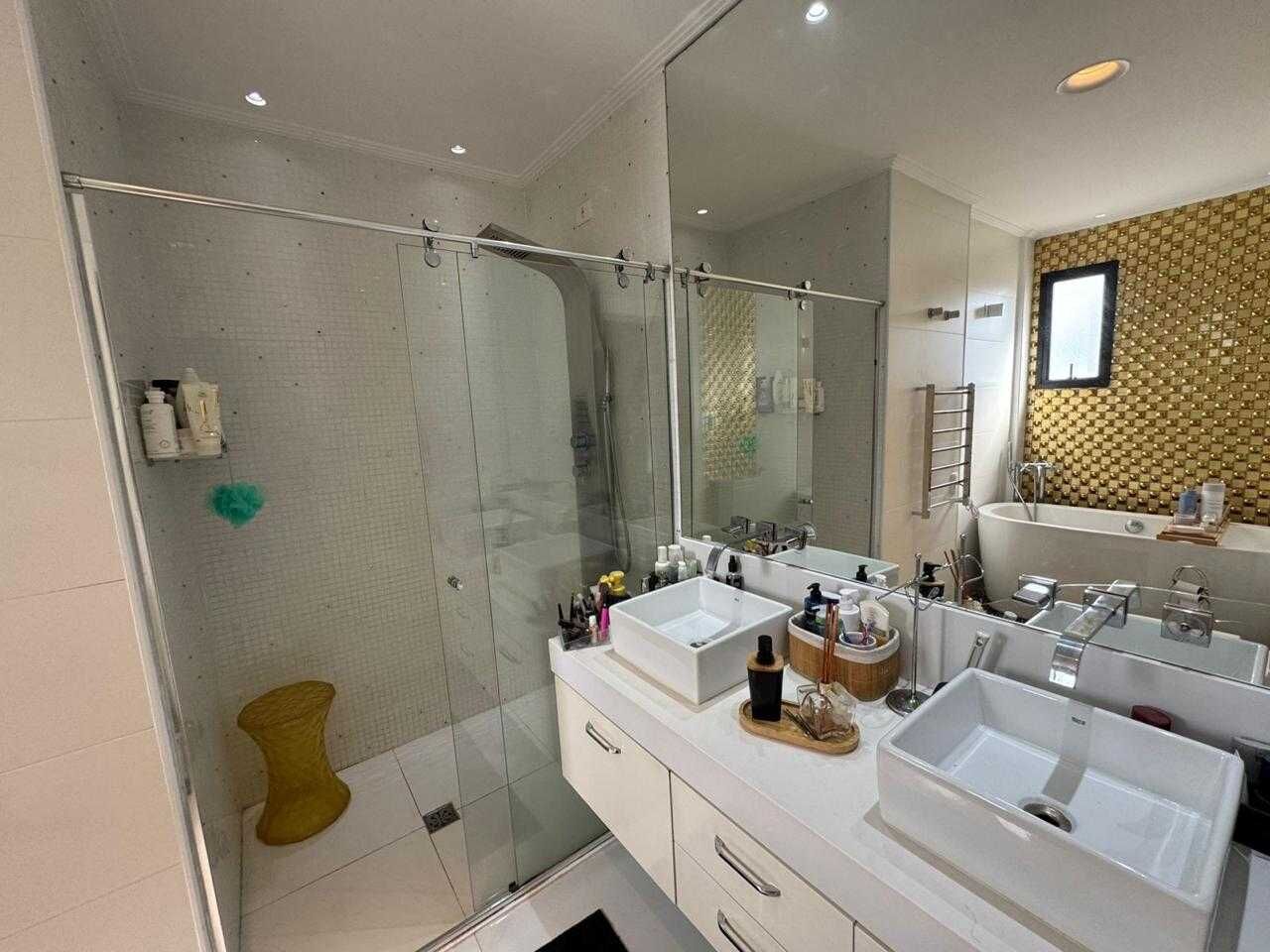 Apartamento duplex 22 · 4 dorm. — Banheiro suite