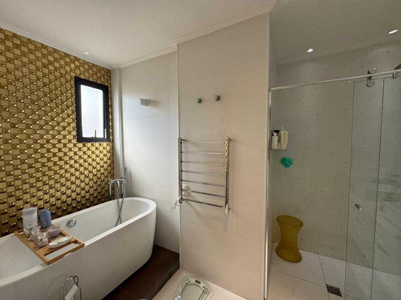 Apartamento duplex 22 · 4 dorm. — Banheiro suite