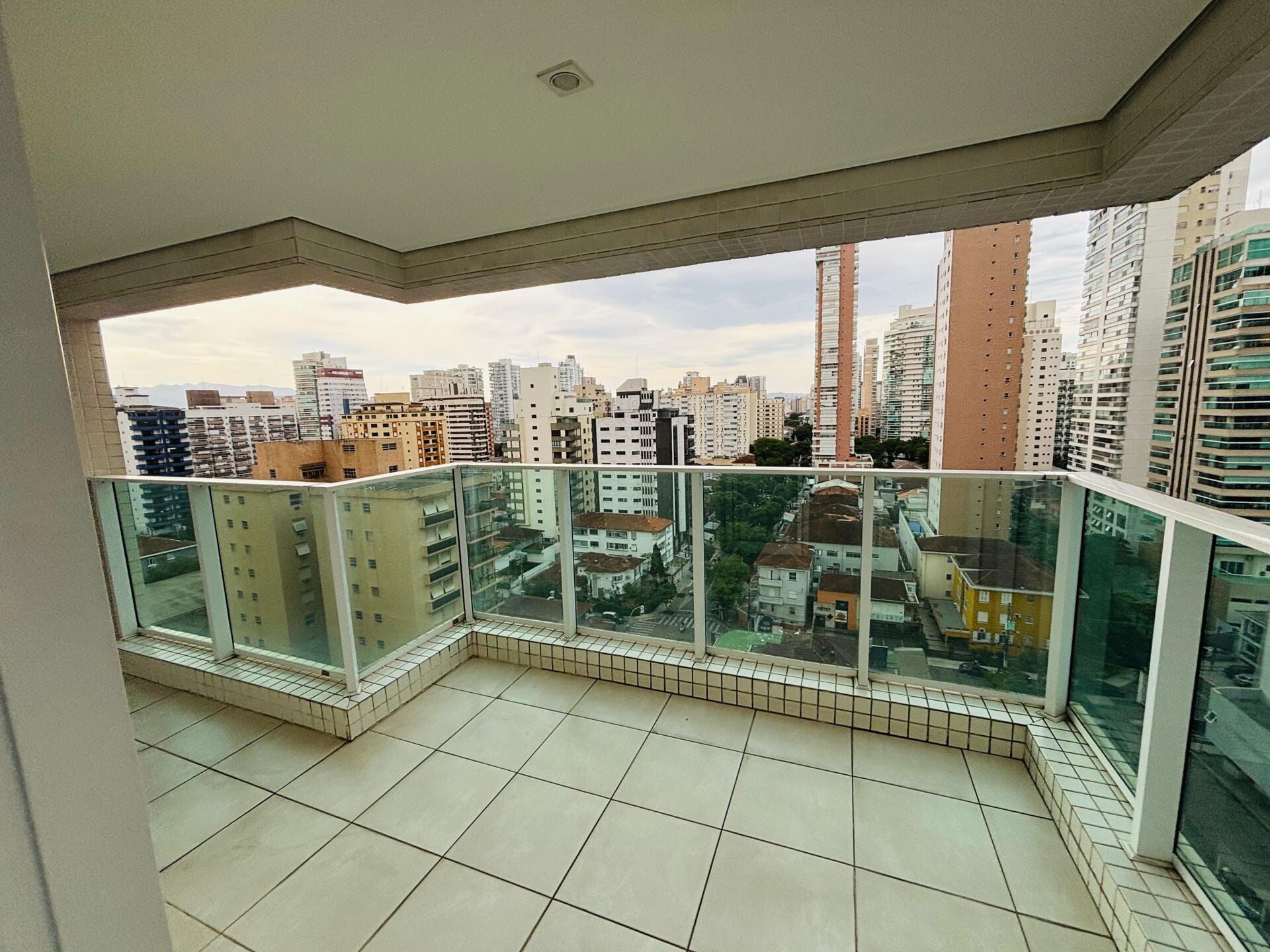 Apartamento de alto padrão 113 · 1 dorm. — Varanda