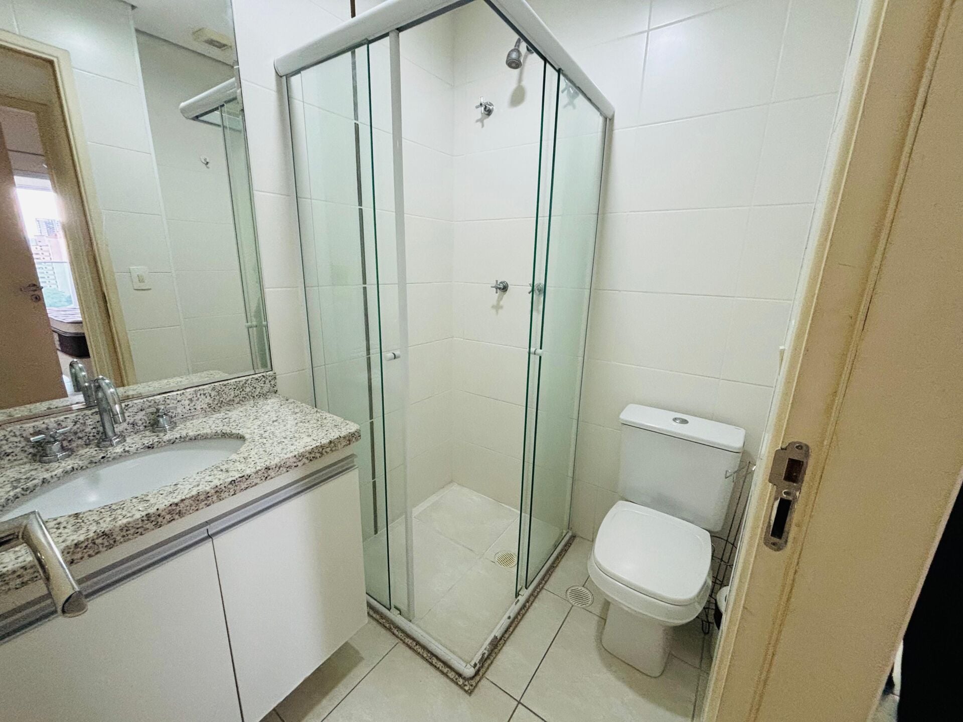 Apartamento de alto padrão 113 · 1 dorm. — Banheiro