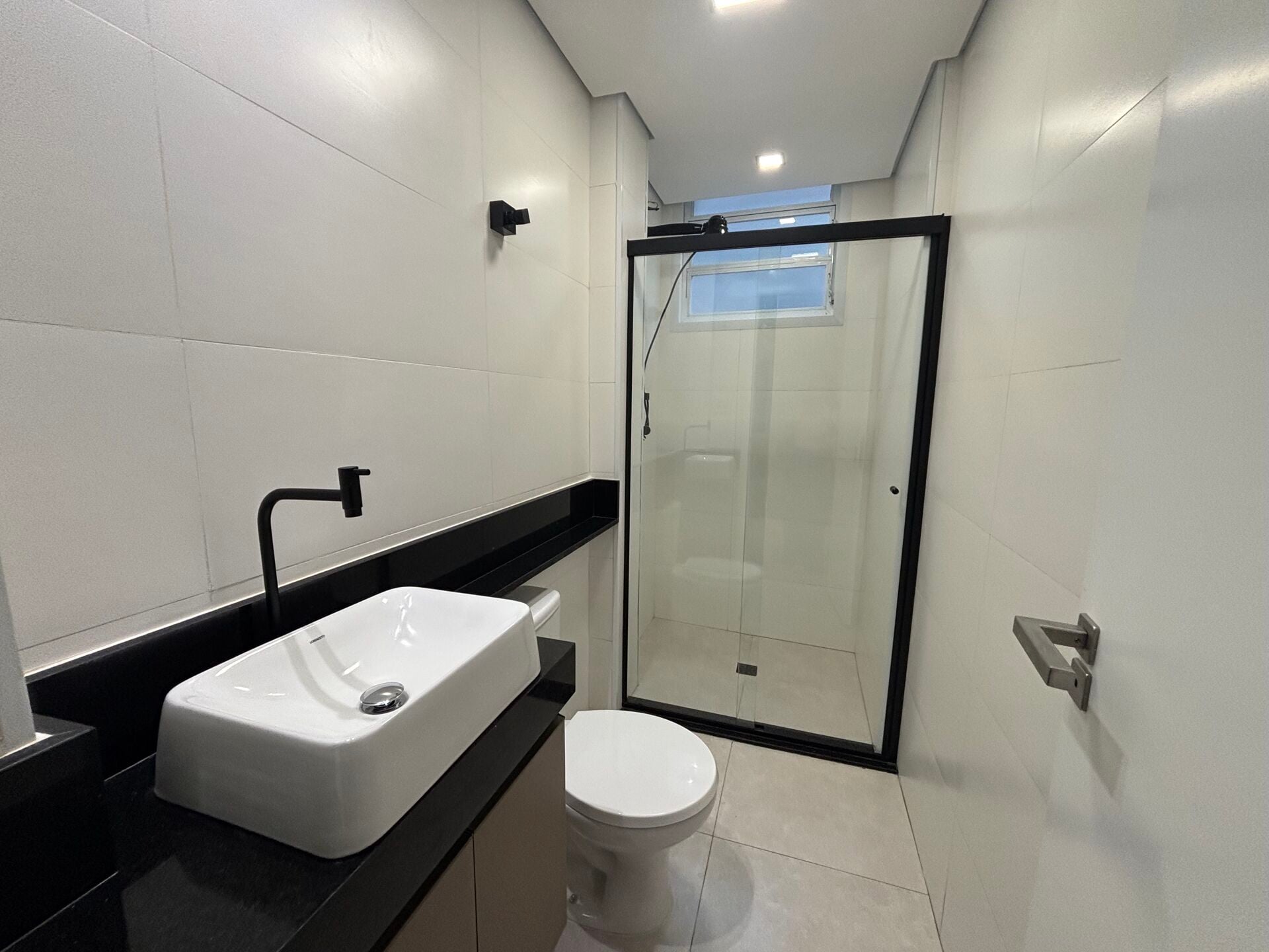Apartamento 91 · 2 dorm. — Banheiro