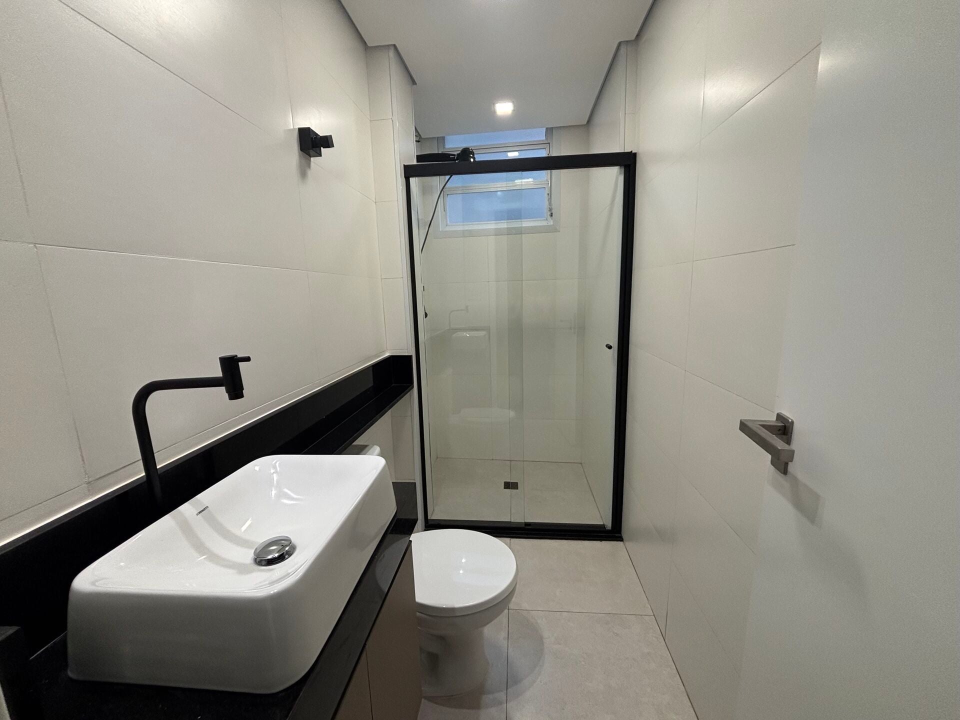 Apartamento 91 · 2 dorm. — Banheiro