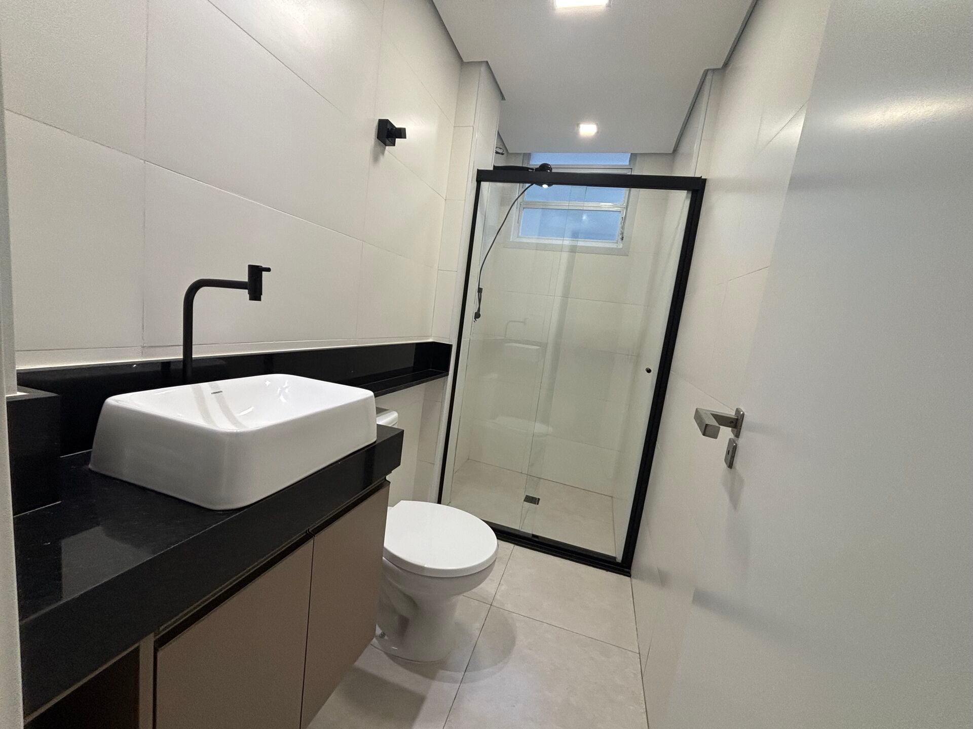 Apartamento 91 · 2 dorm. — Banheiro