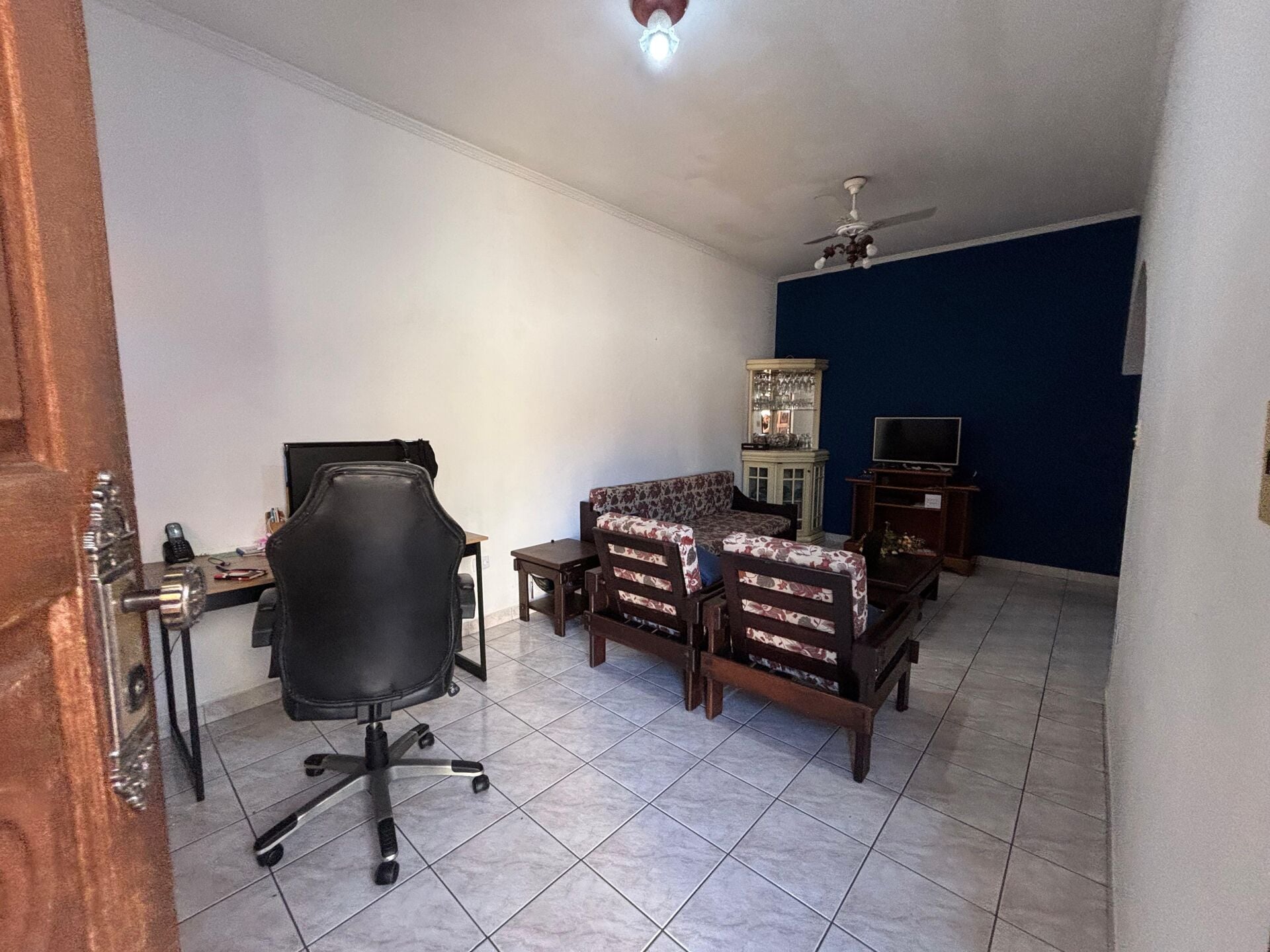 Casa com edícula · 2 dorm. — Sala