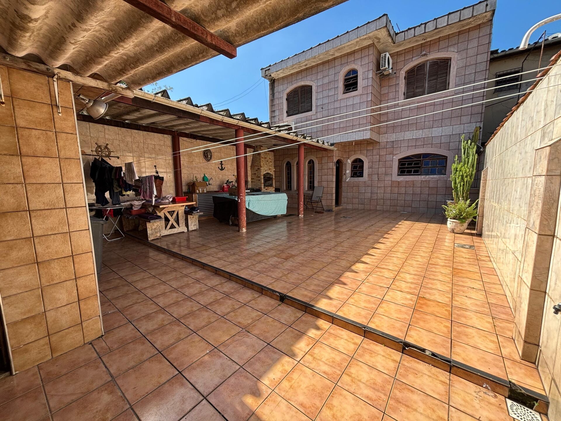 Casa com edícula · 2 dorm.