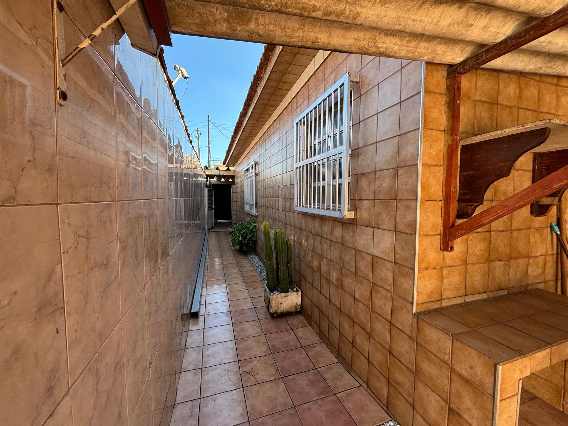 Casa com edícula · 2 dorm. — Varanda