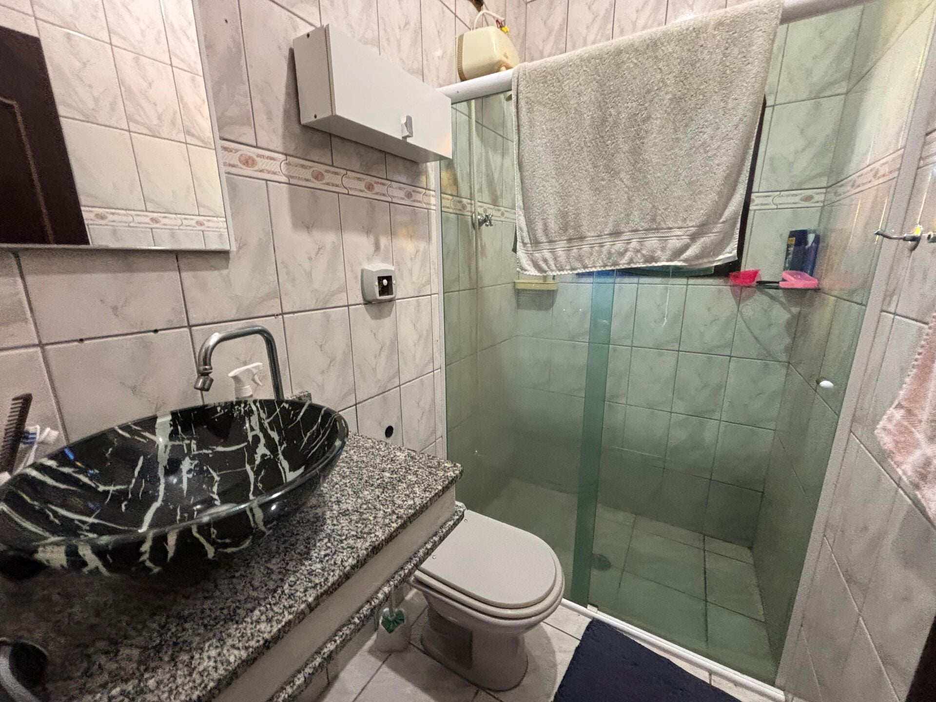 Casa com edícula · 2 dorm. — Banheiro